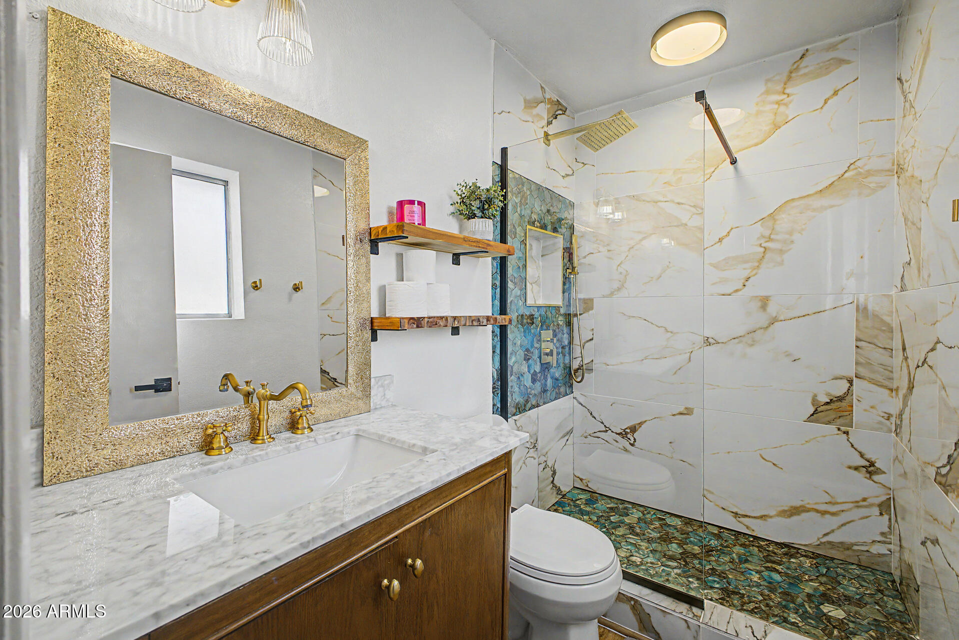 415 N LARKSPUR Street