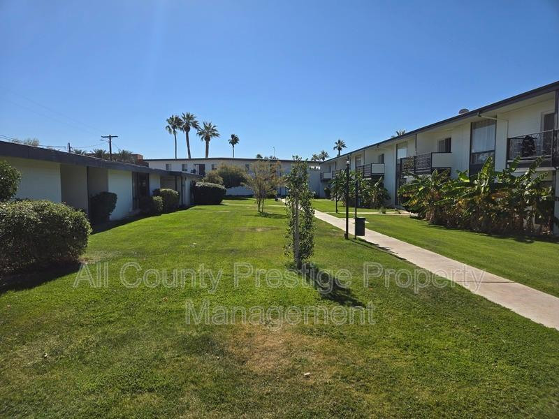 3308 E Camelback Road