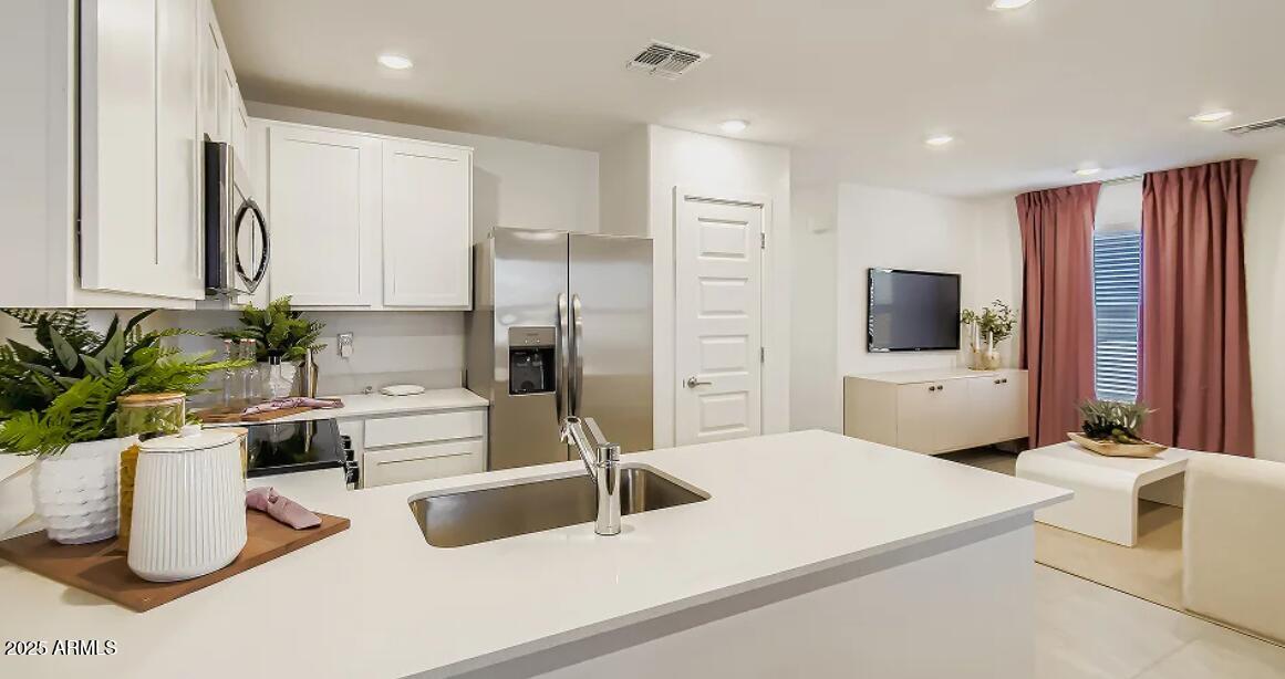 36024 W MADDALONI Avenue