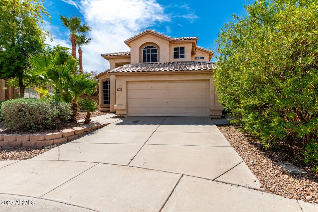 Photo of 1050 N Verano Way, Chandler, AZ 85224 (MLS # 6914715)