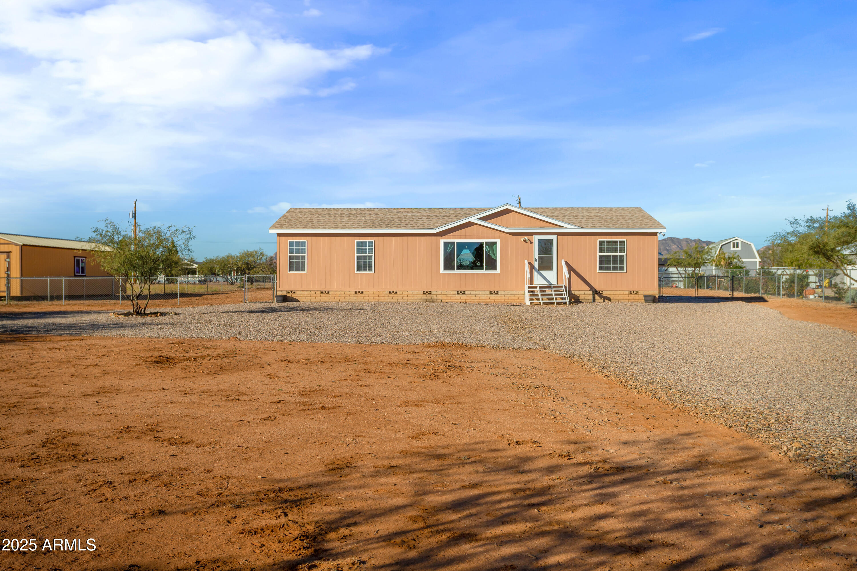 2401 N CALLE CORAZON --