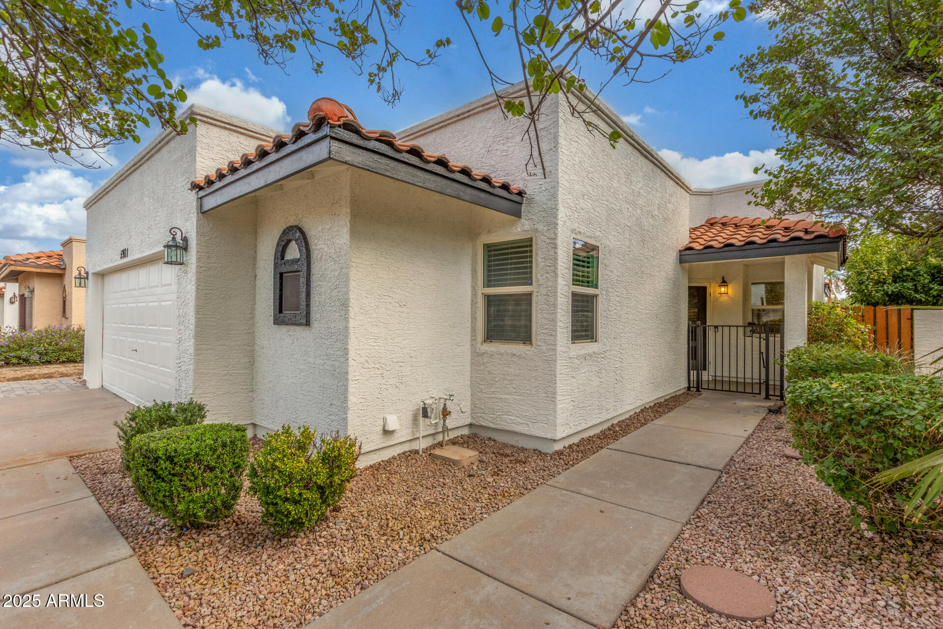 5901 E Aire Libre Lane