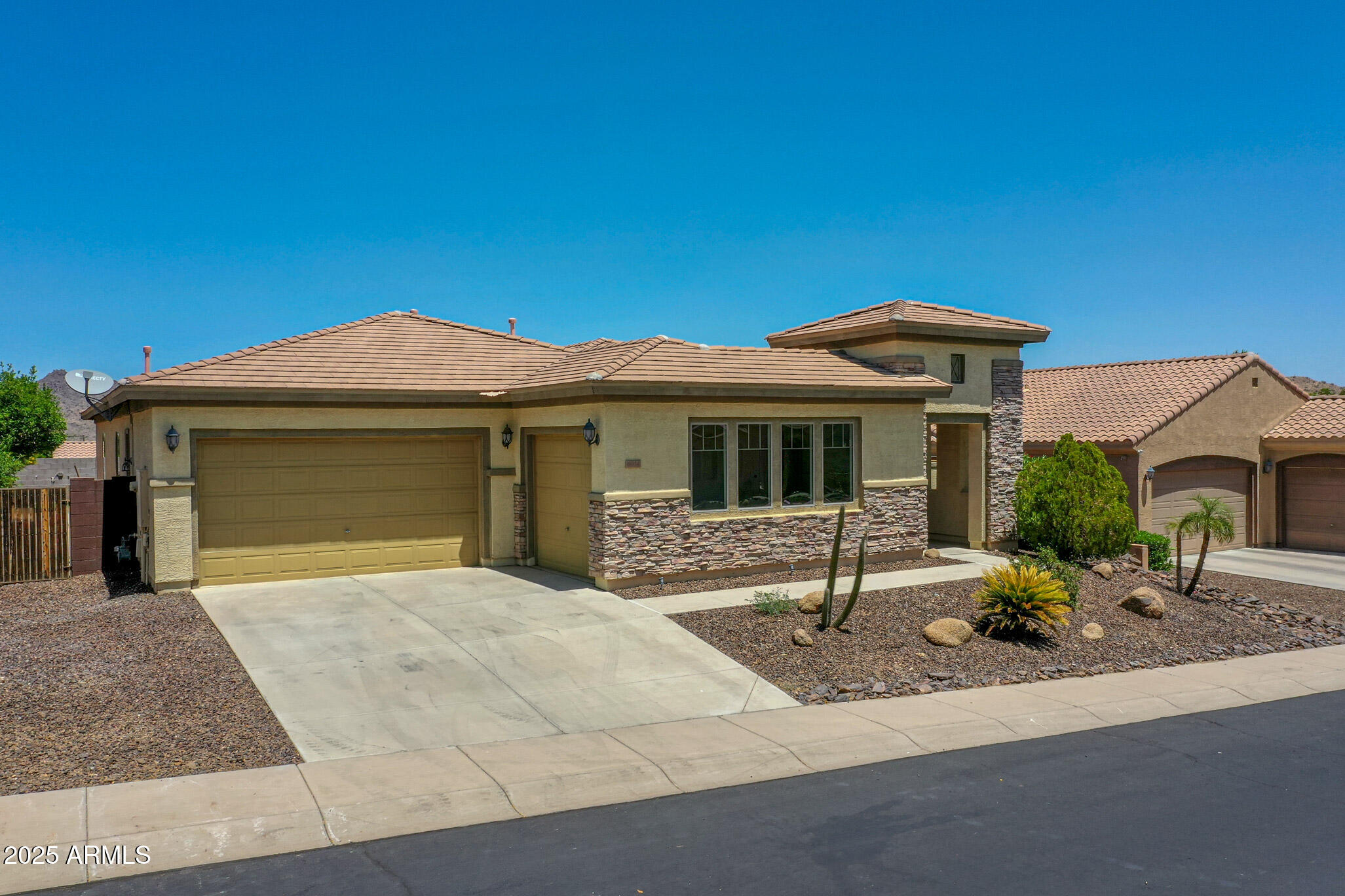 6914 W JUANA Drive