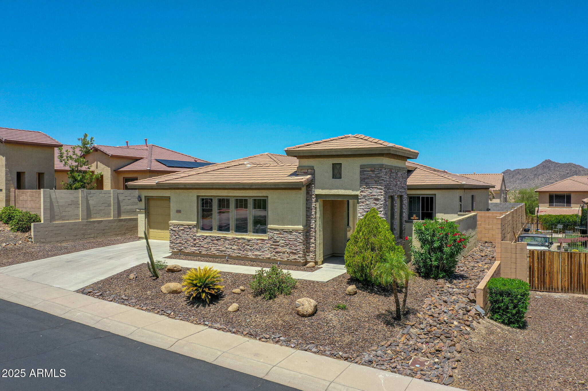 6914 W JUANA Drive