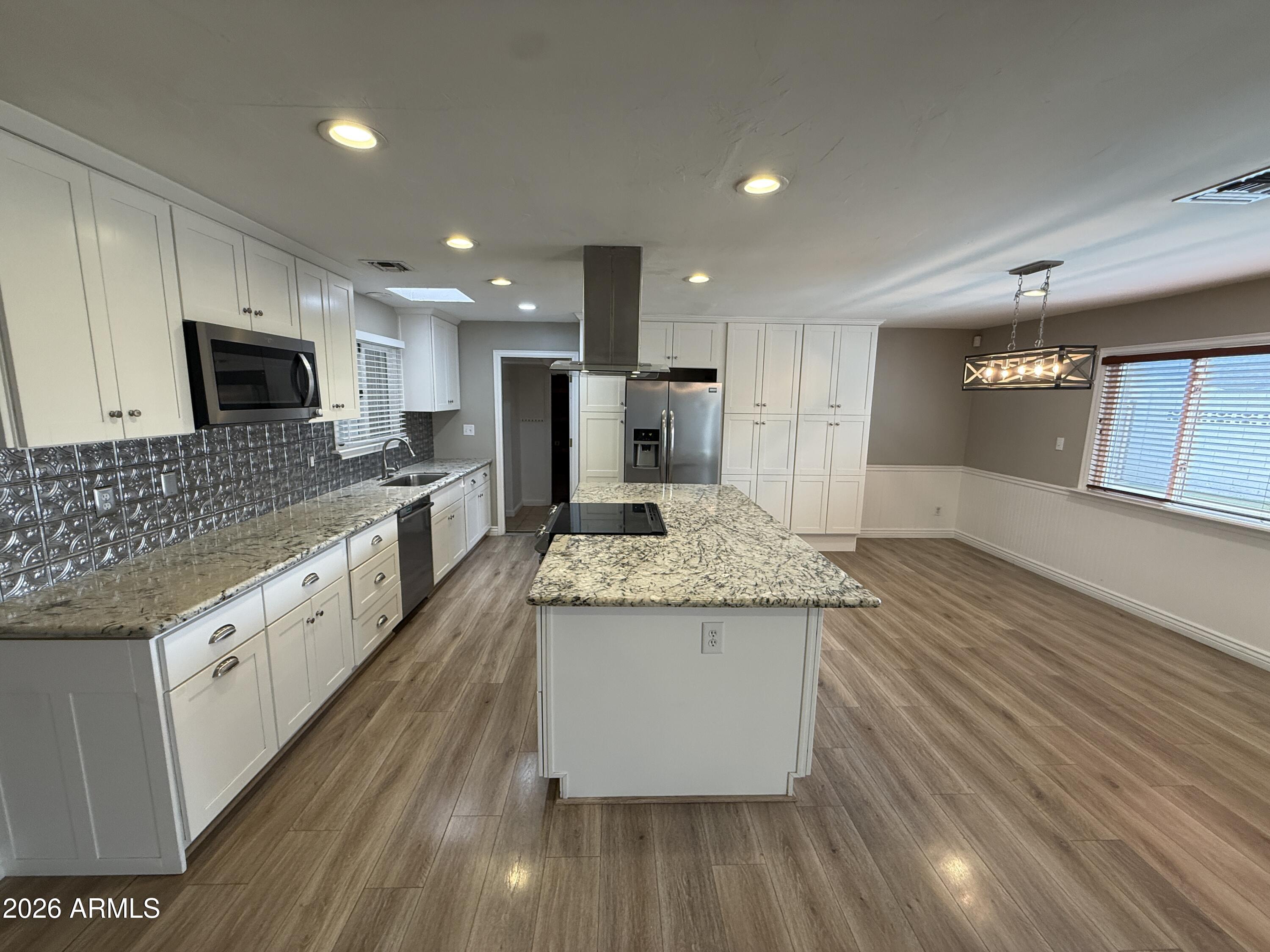 1627 E MANHATTON Drive