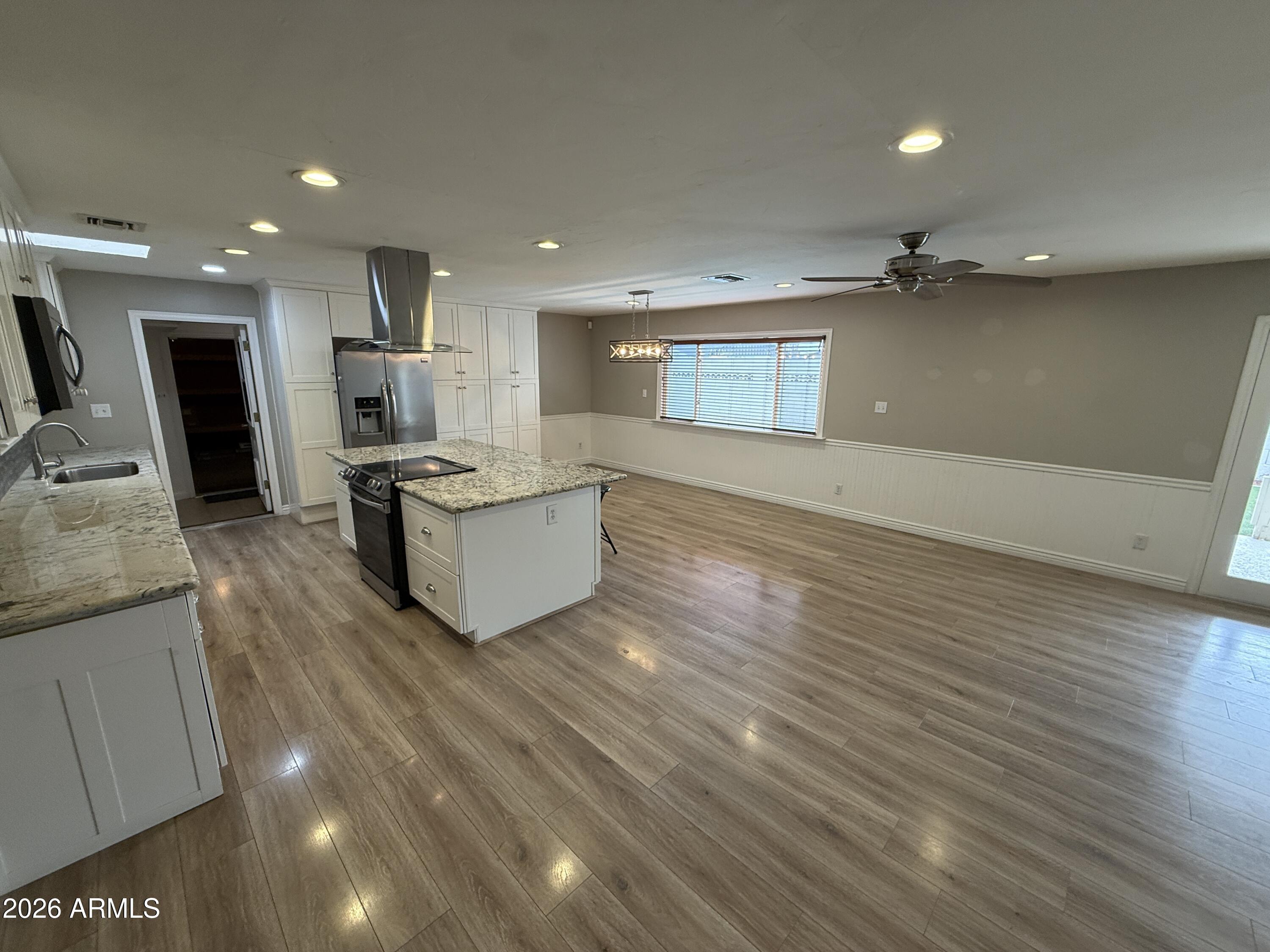 1627 E MANHATTON Drive