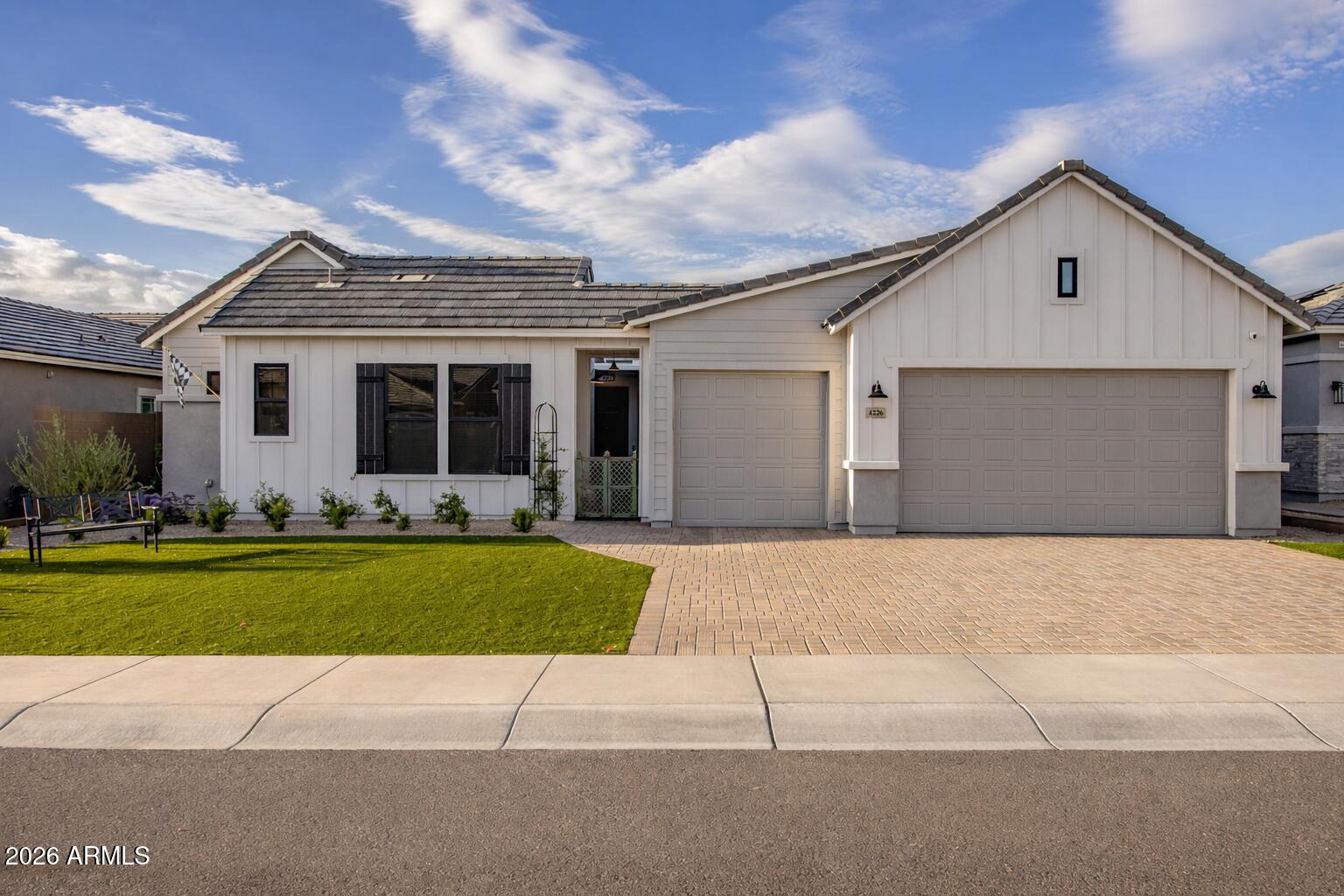4226 E DESERT VISTA Trail