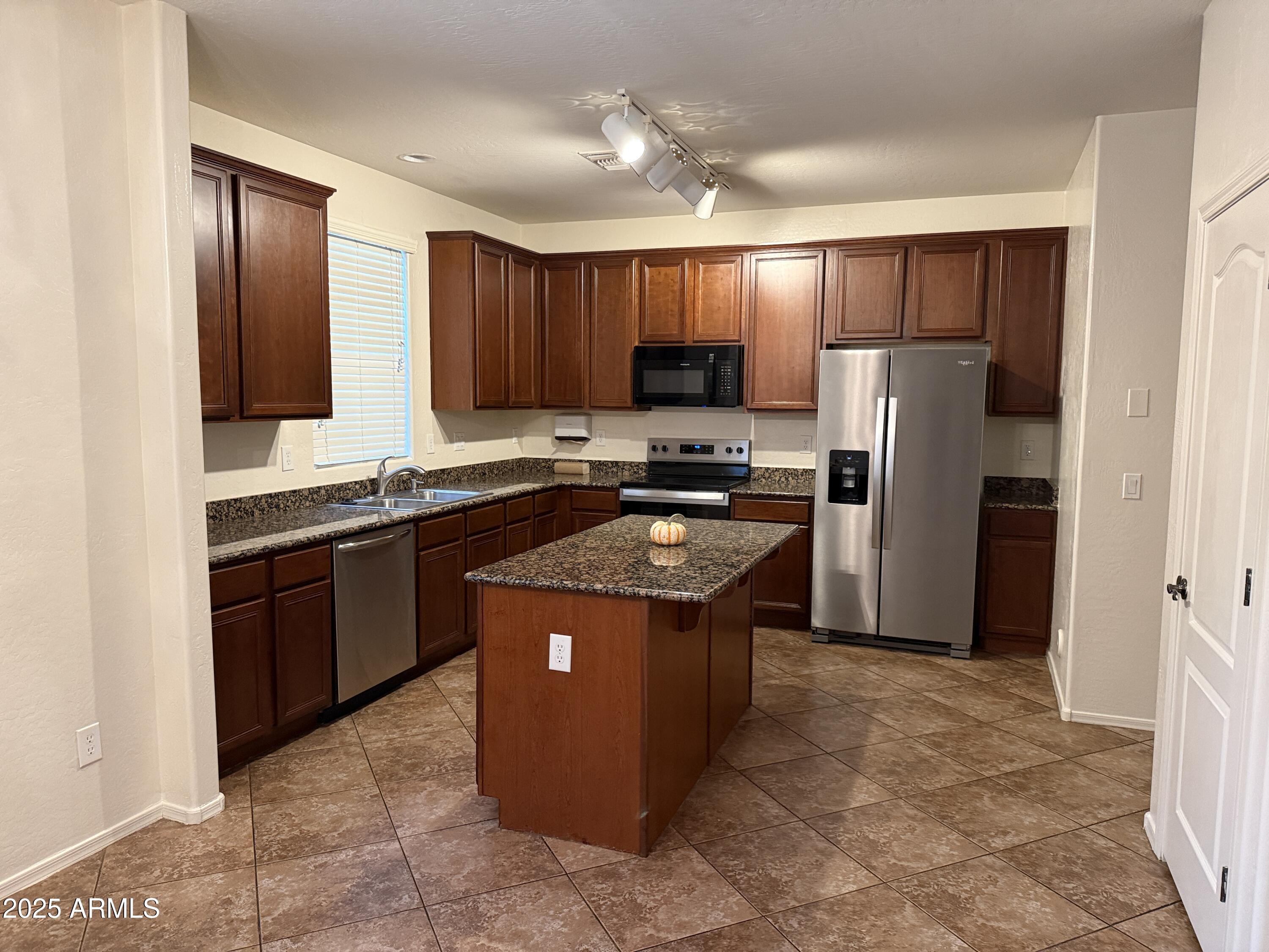 4264 E CARLA VISTA Drive