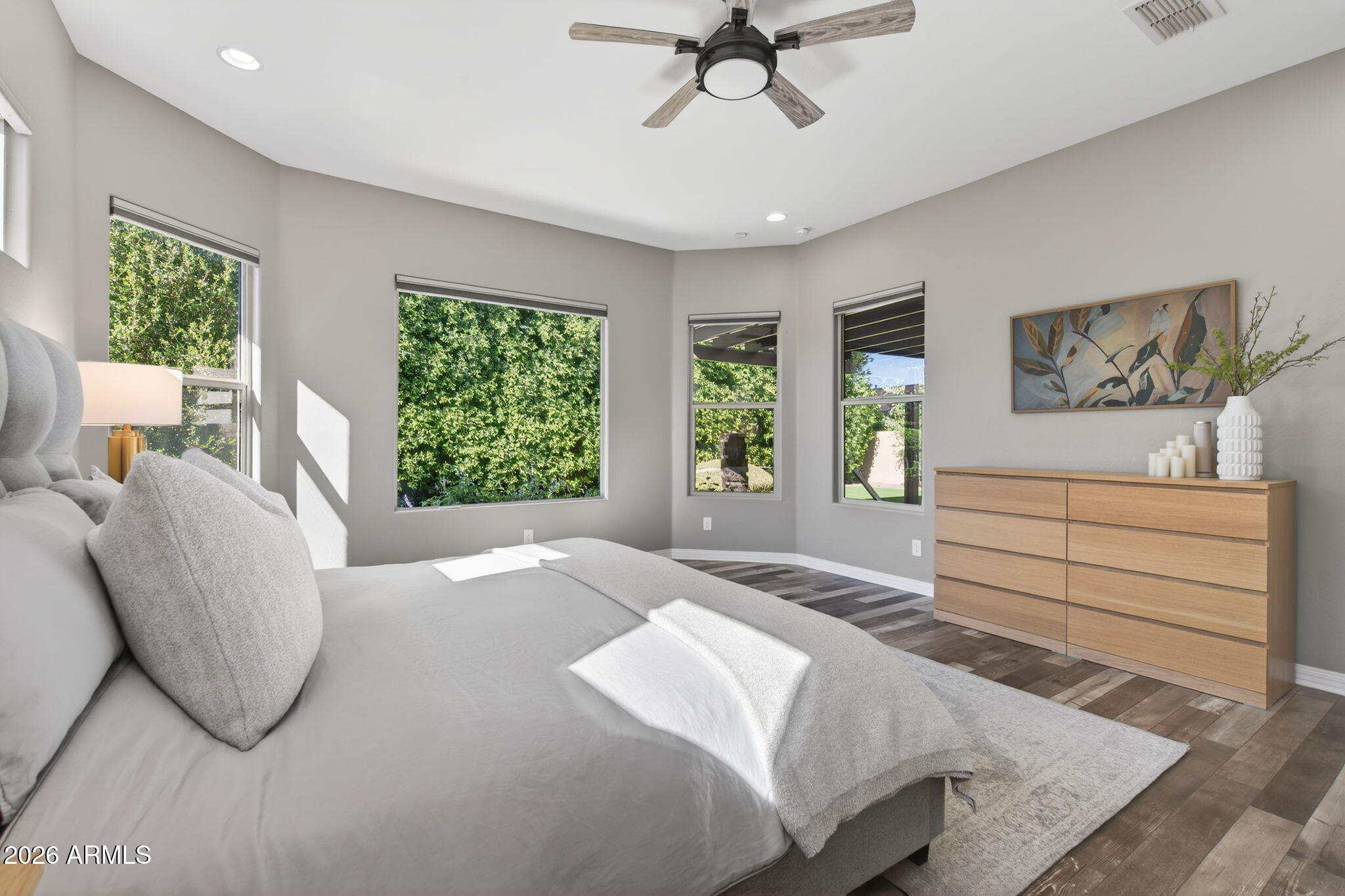 1104 E KNIGHTSBRIDGE Way