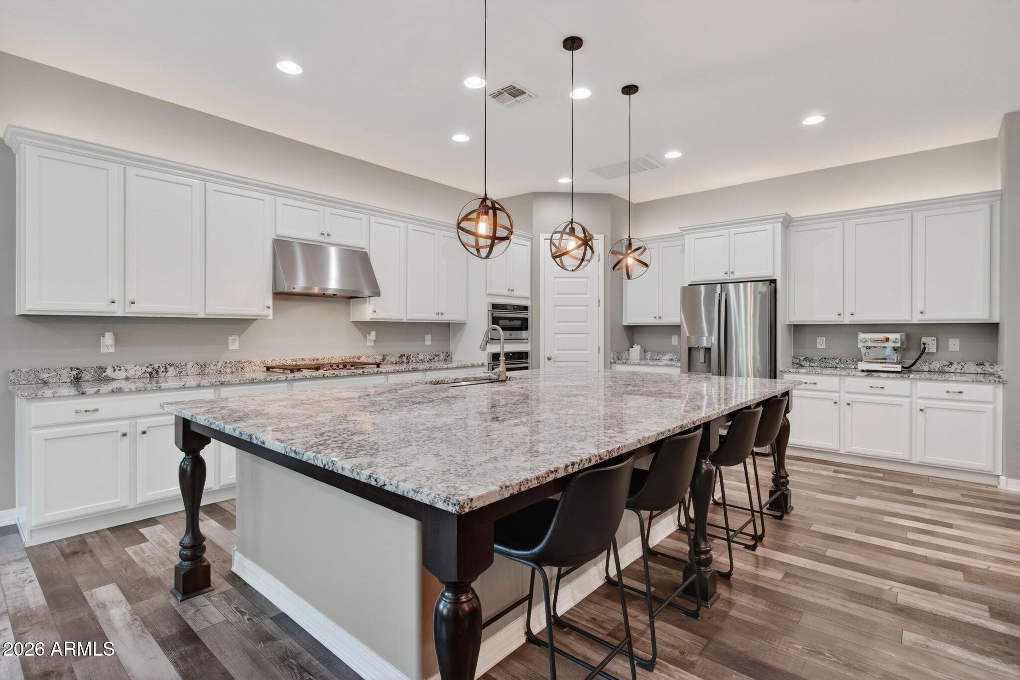 1104 E KNIGHTSBRIDGE Way