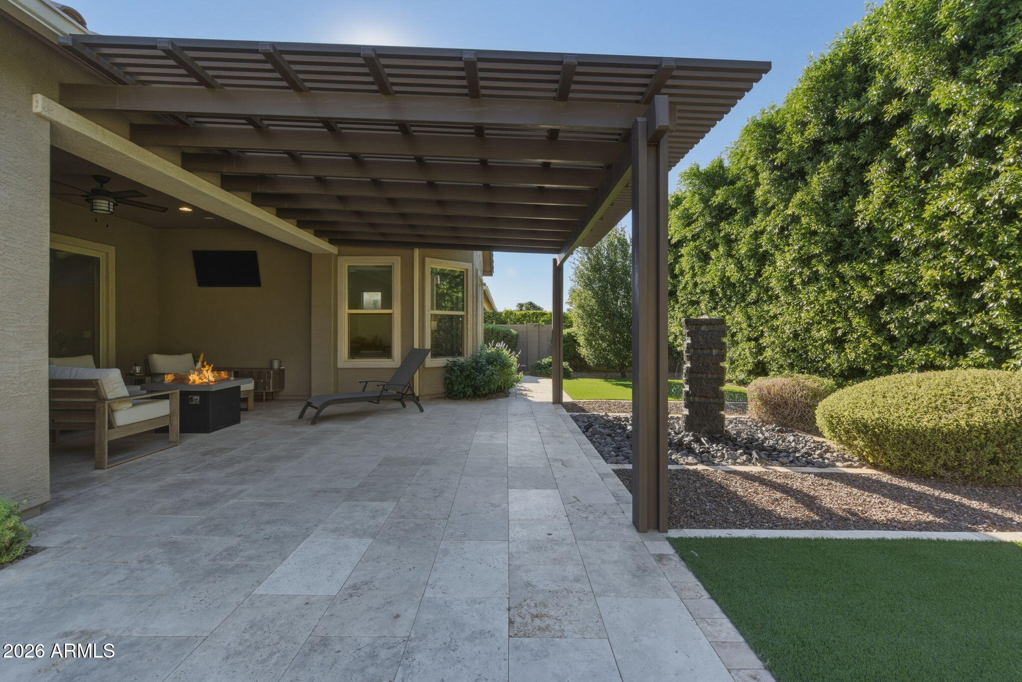 1104 E KNIGHTSBRIDGE Way