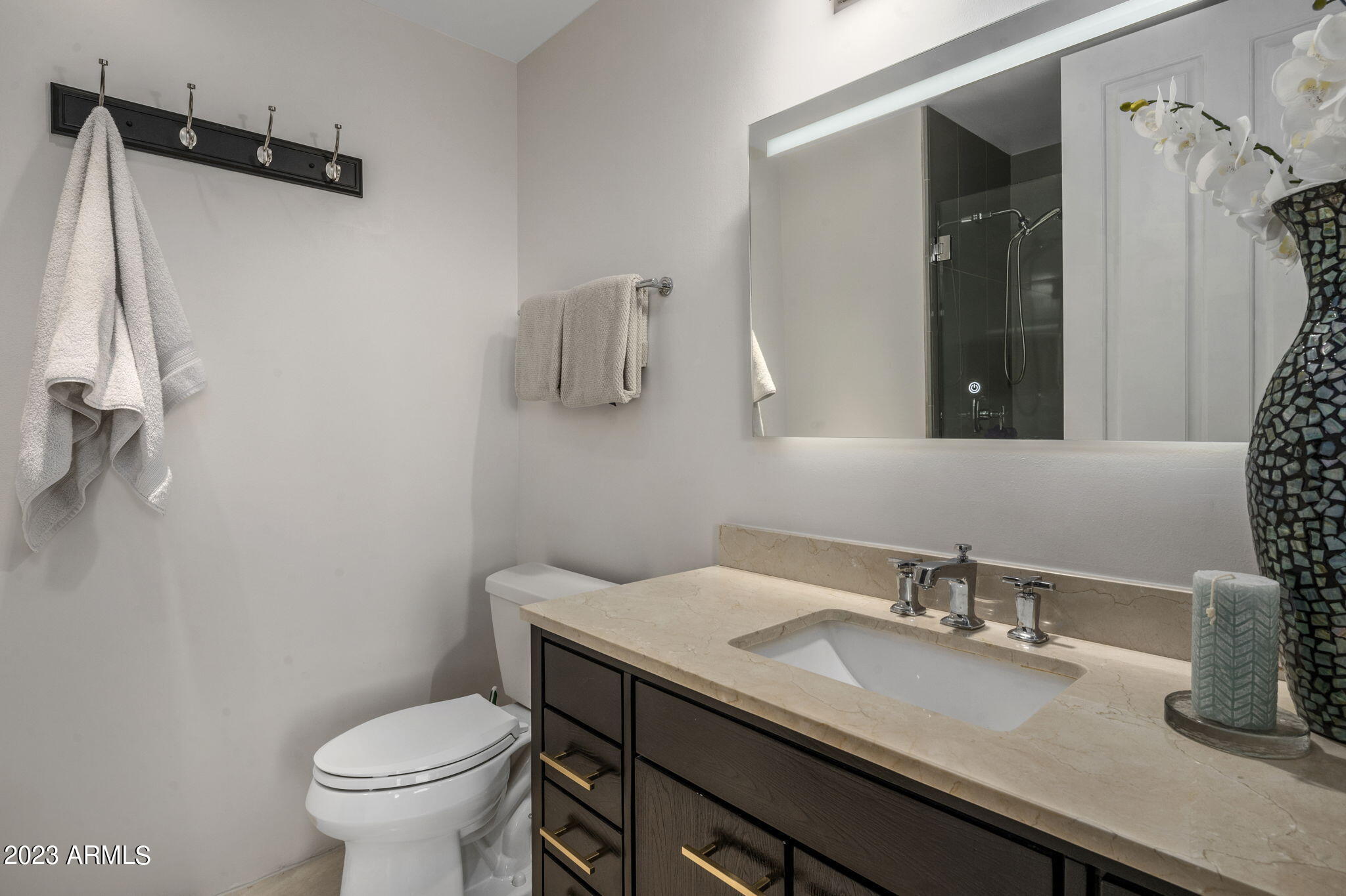 Photo 15 of 33 of 1 E LEXINGTON Avenue 1603 condo