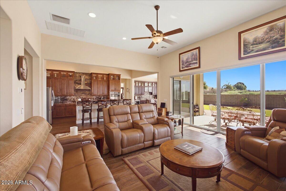 8638 N RIDGE RIDER Trail
