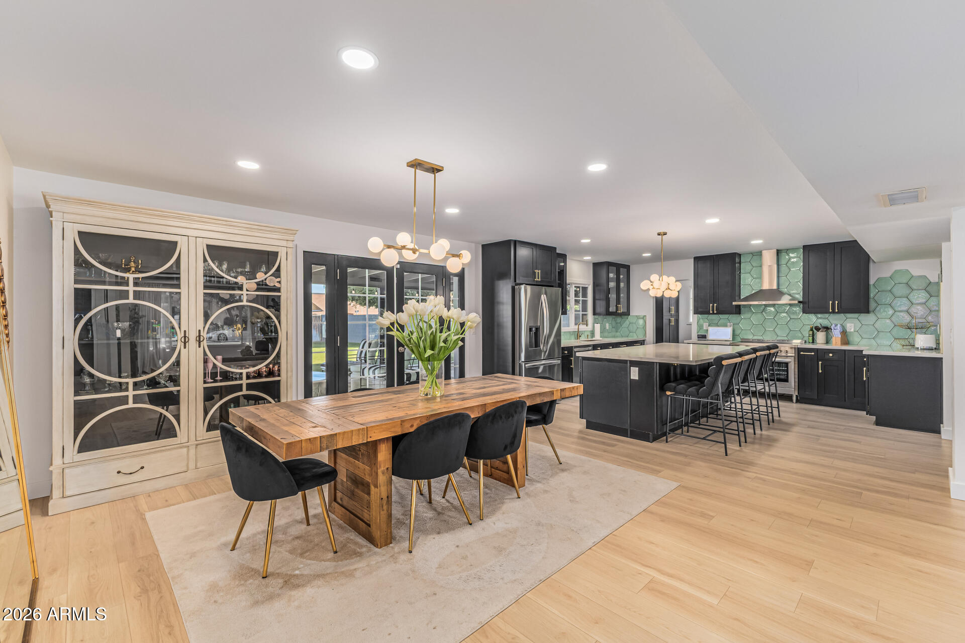 3202 E CORRINE Drive