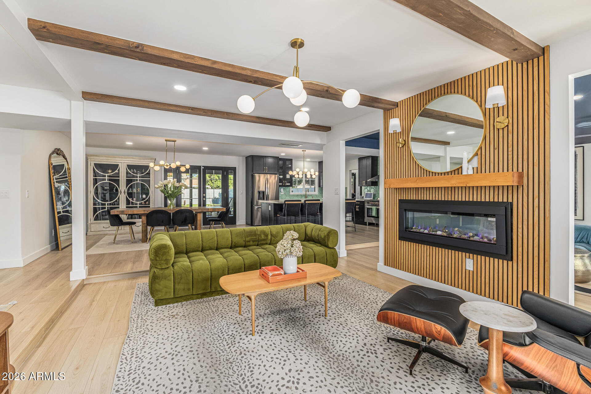 3202 E CORRINE Drive