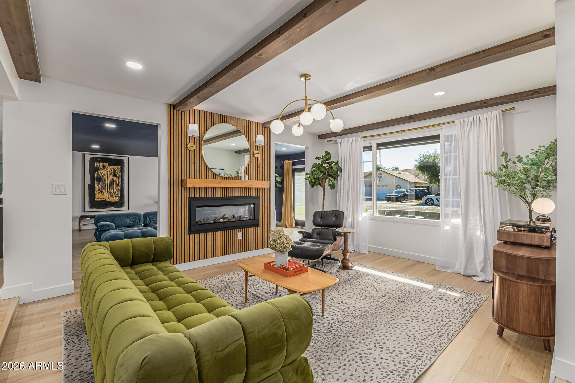 3202 E CORRINE Drive