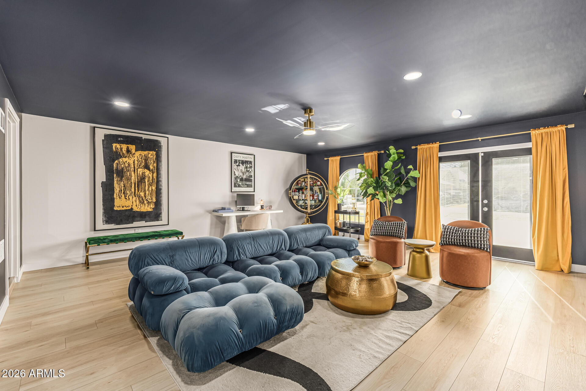 3202 E CORRINE Drive