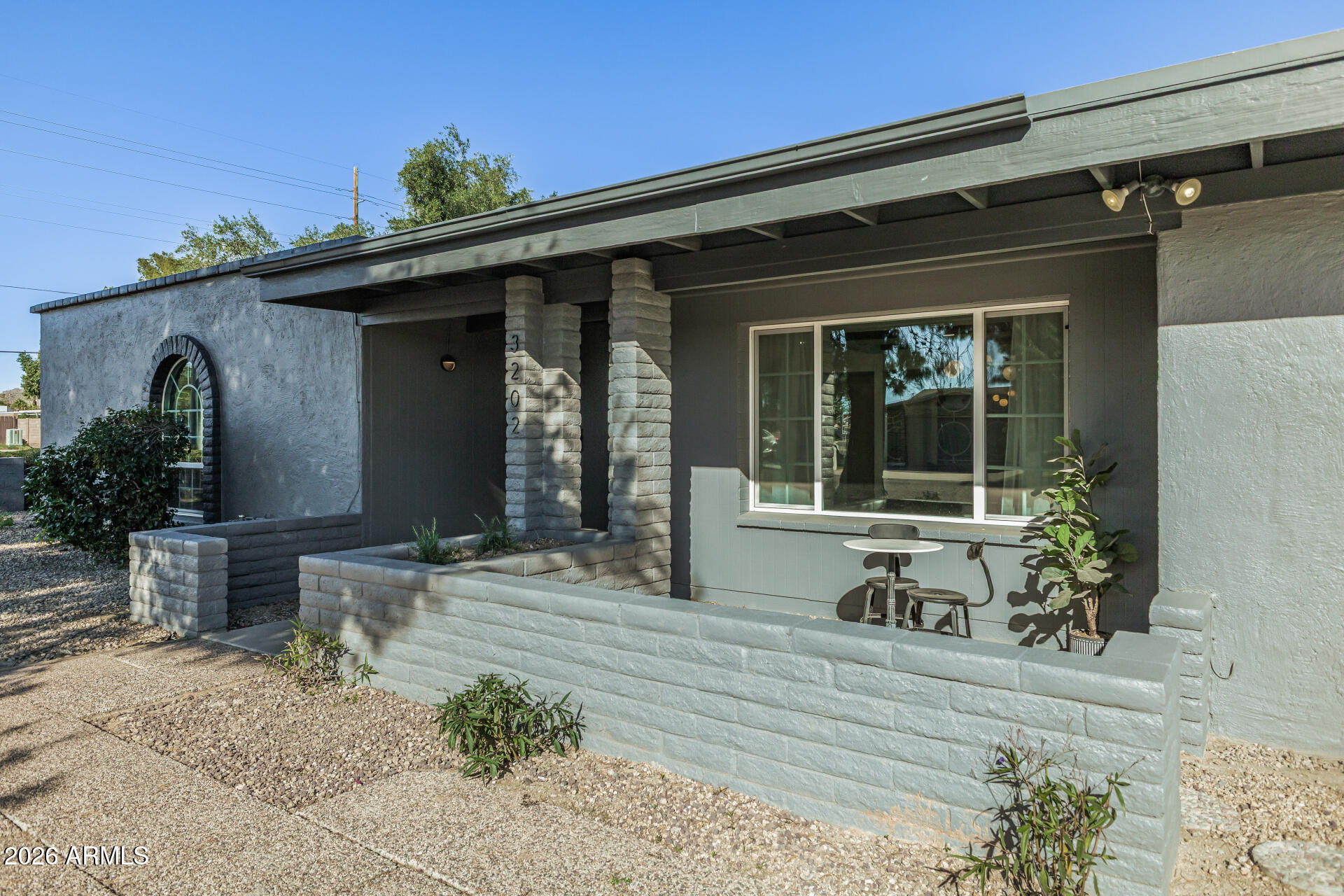 3202 E CORRINE Drive