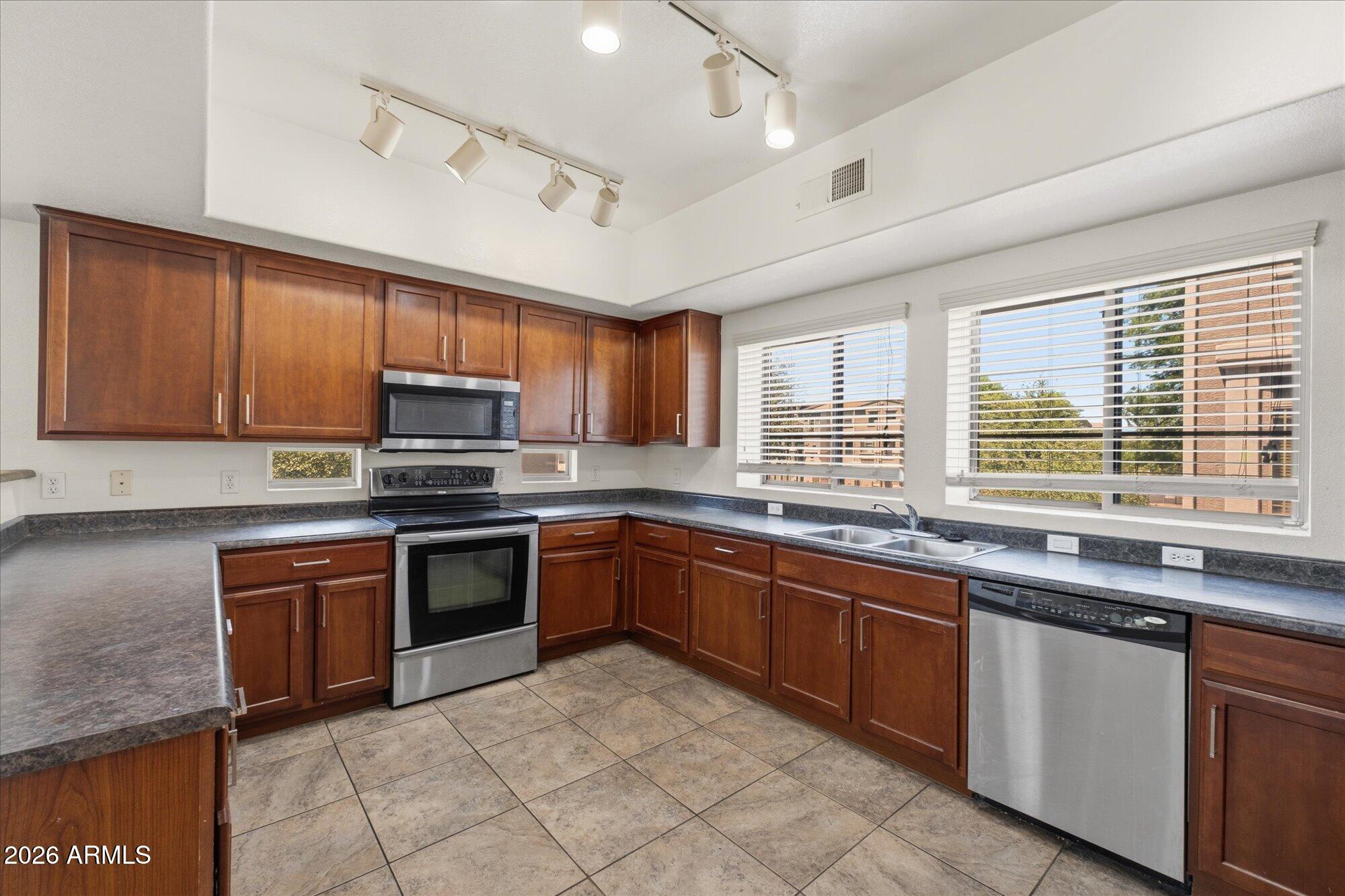 2401 E RIO SALADO Parkway 1068