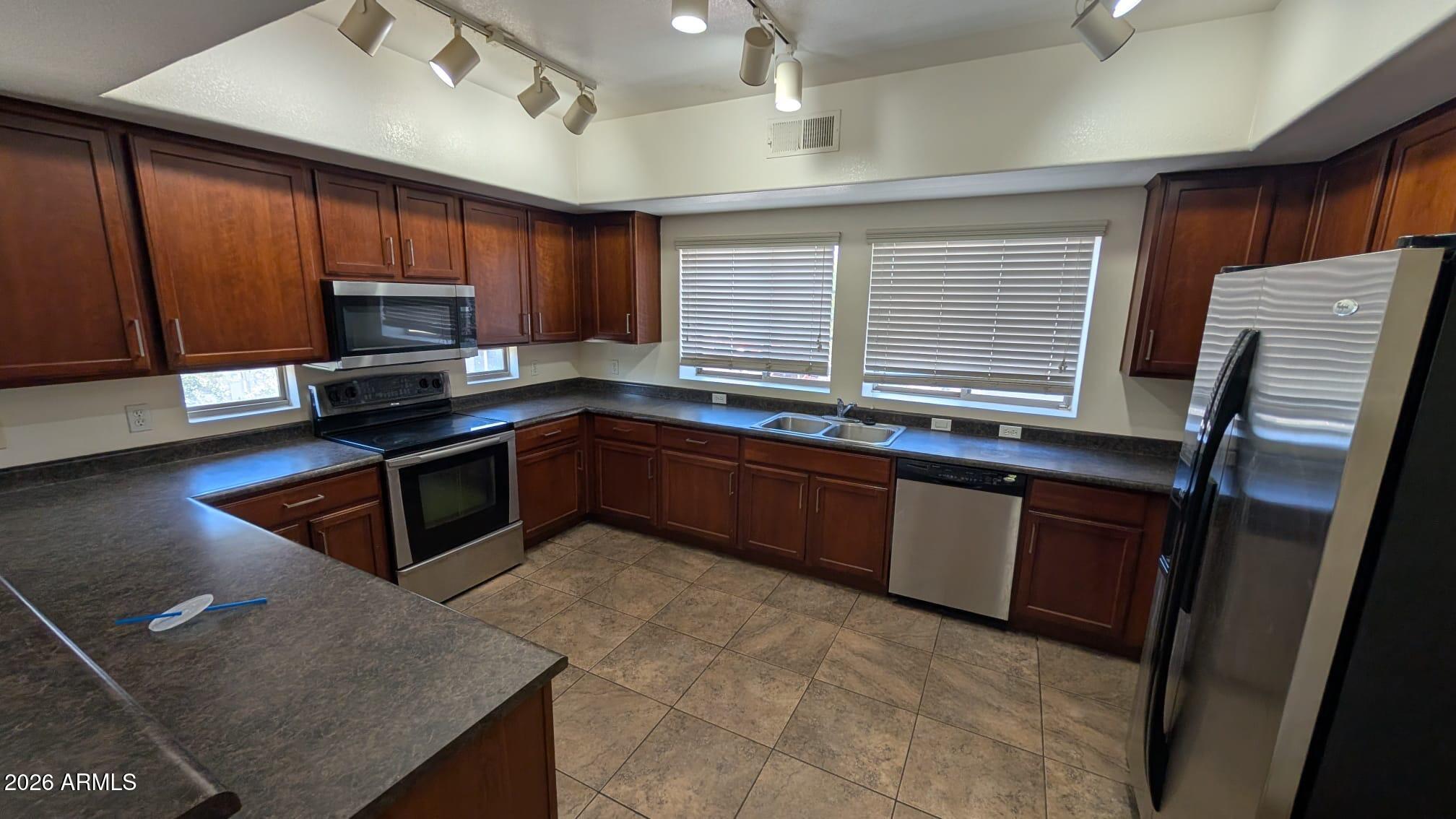 2401 E RIO SALADO Parkway 1068