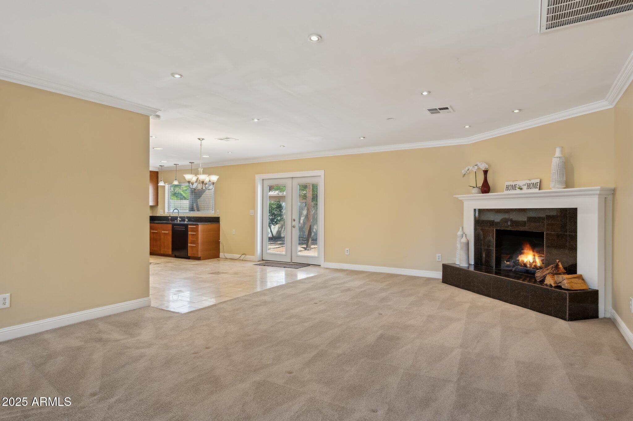 812 W LINDNER Avenue