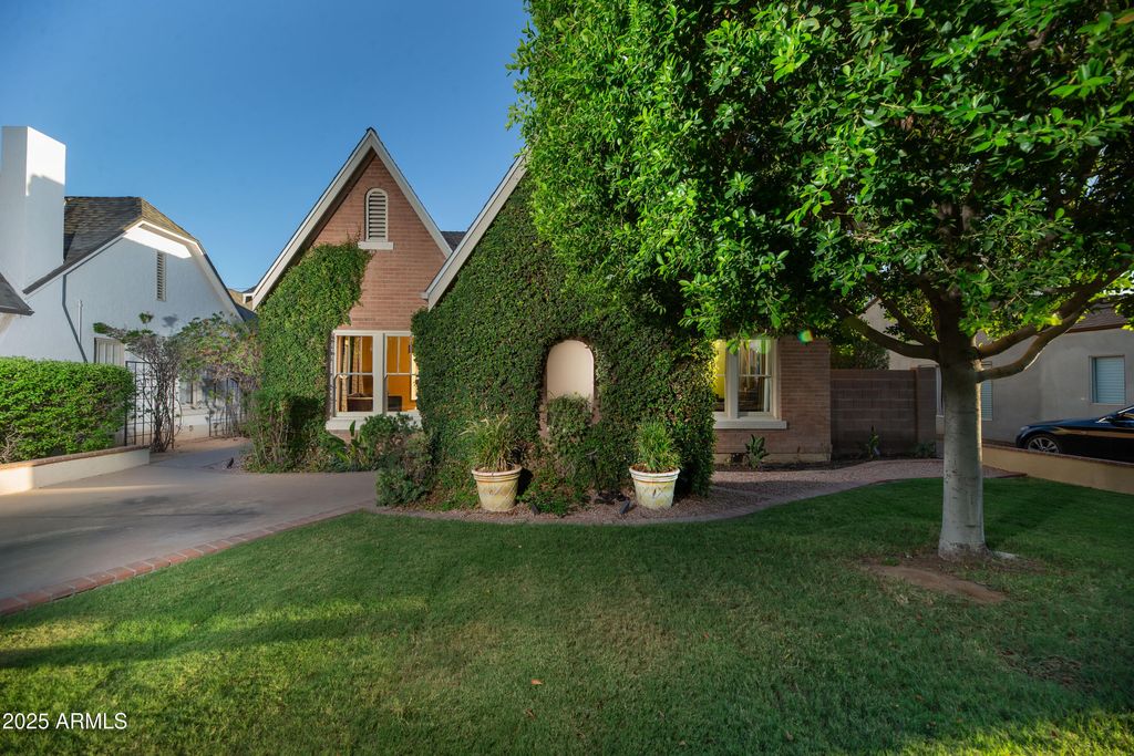Photo of 321 W Vernon Avenue, Phoenix, AZ 85003 (MLS # 6925189)