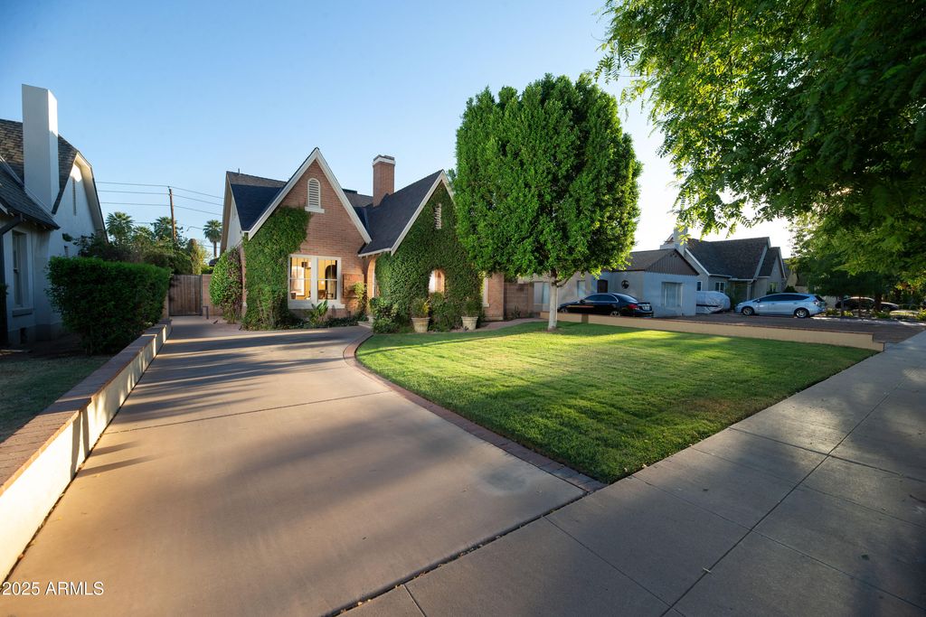 Photo of 321 W Vernon Avenue, Phoenix, AZ 85003 (MLS # 6925189)