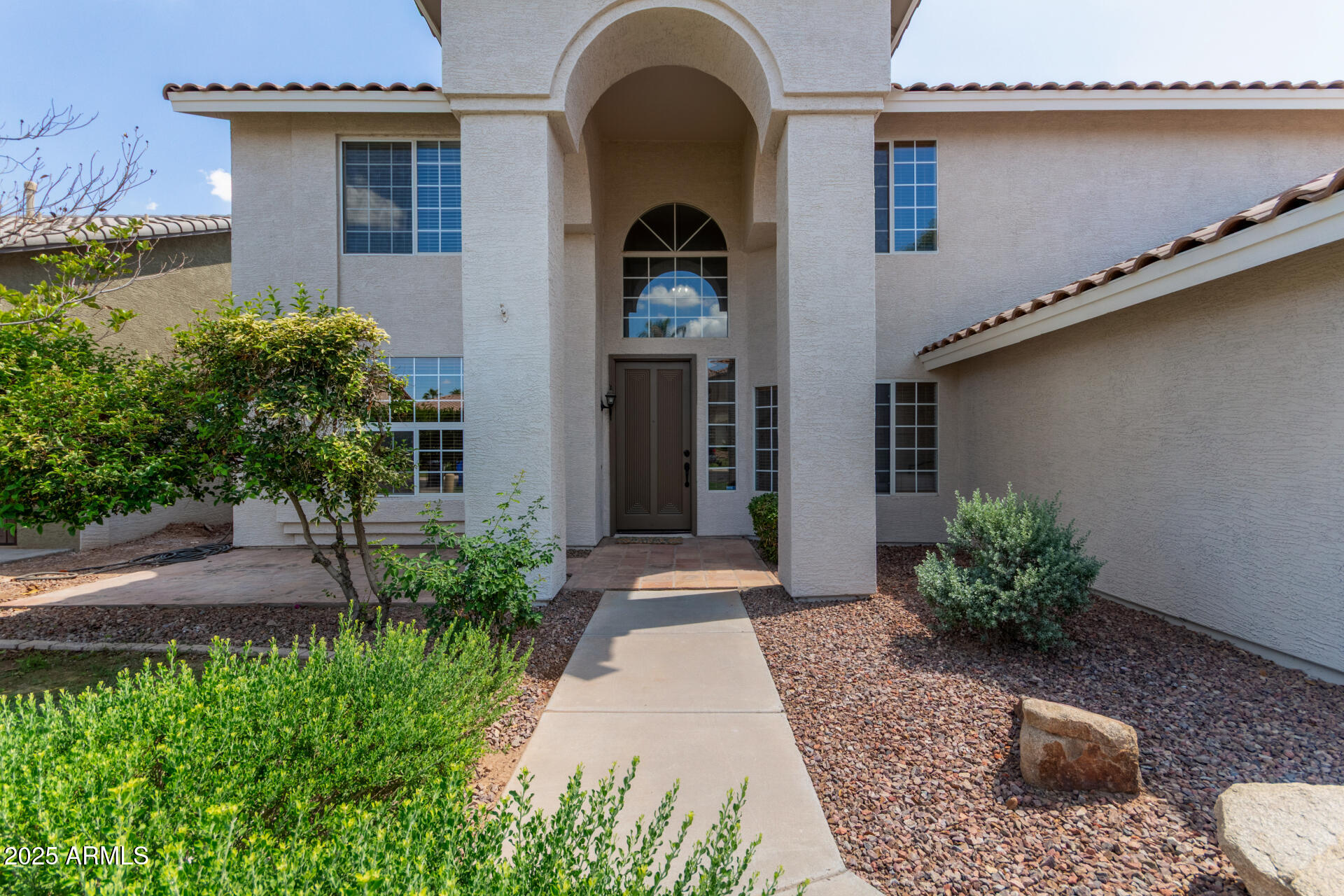 453 E BAYLOR Lane