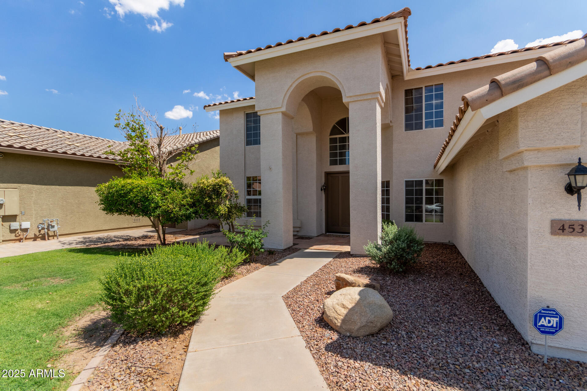 453 E BAYLOR Lane