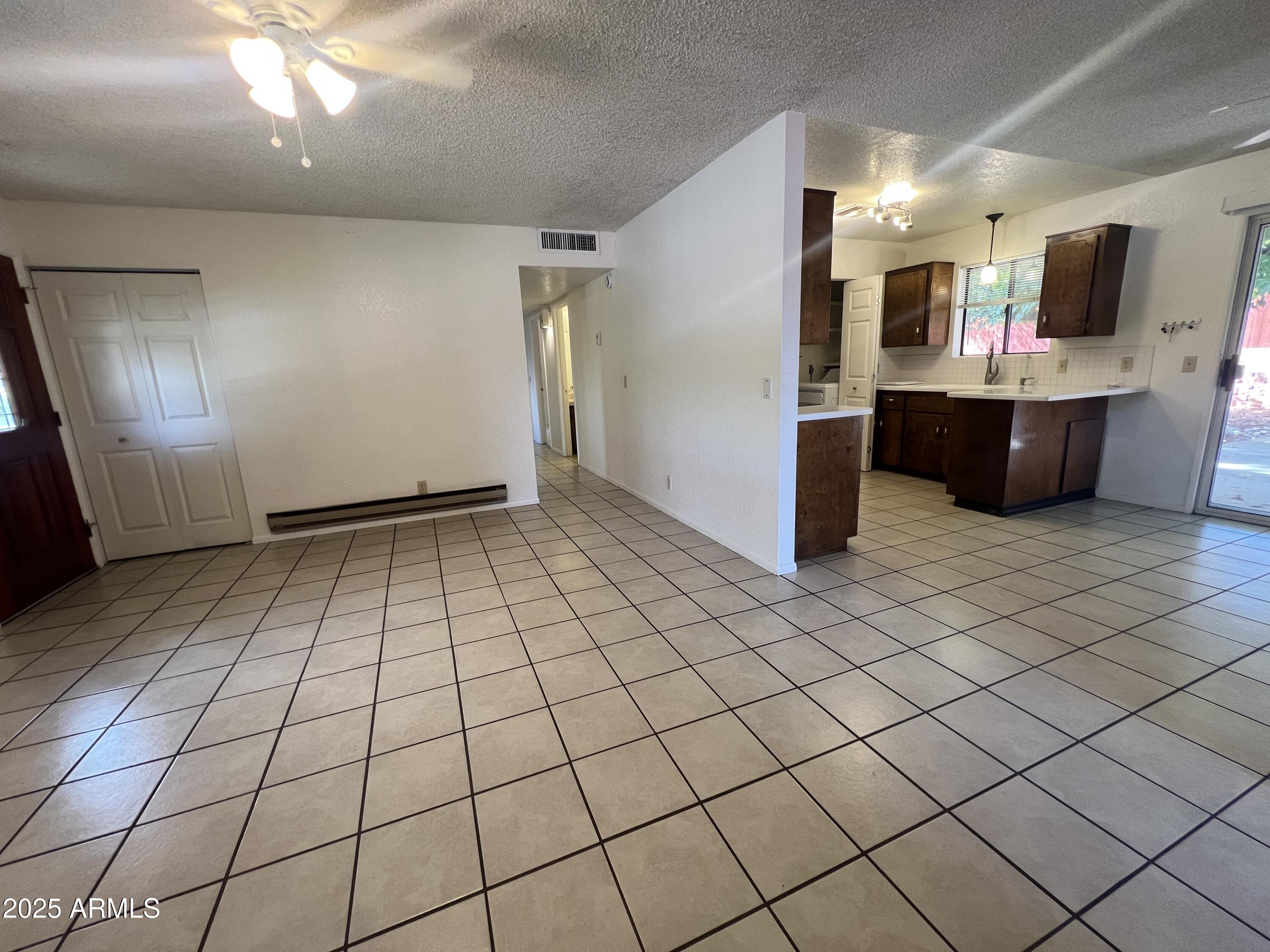 3922 E Del Rio Drive