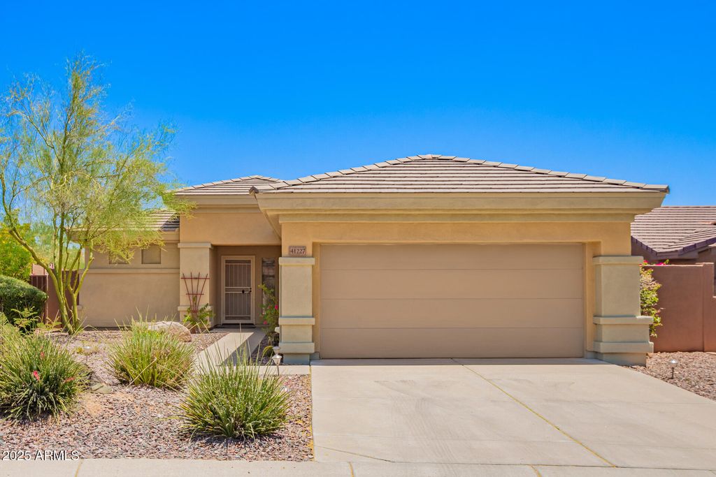 Photo of 41227 N Rolling Green Way, Anthem, AZ 85086 (MLS # 6883038)