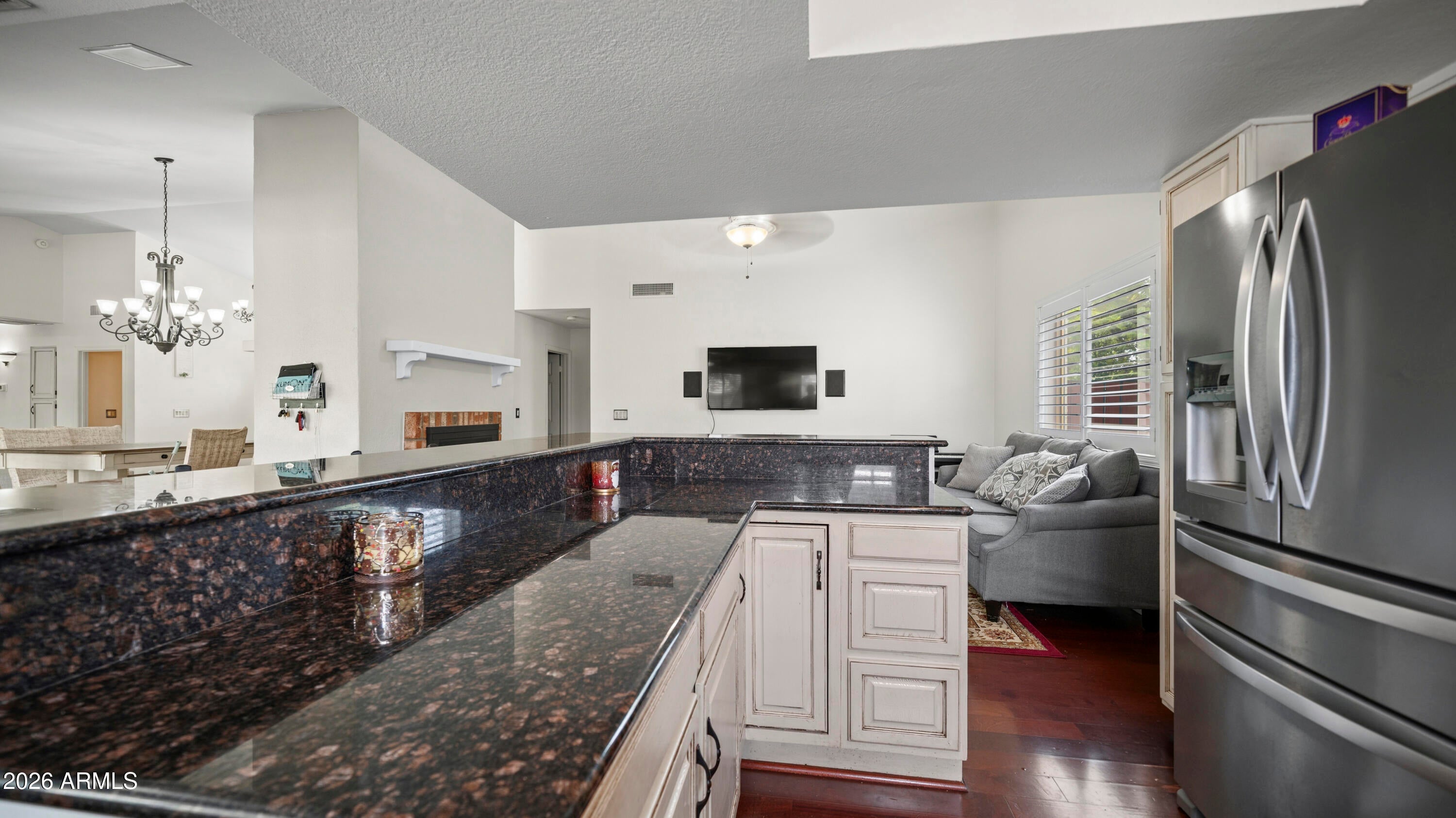 1338 E SUNBURST Lane