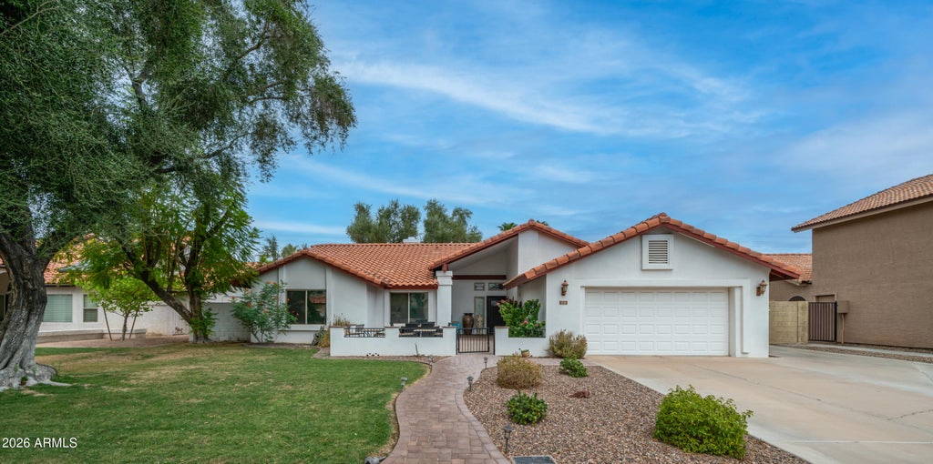 Photo of 1338 E Sunburst Lane, Tempe, AZ 85284 (MLS # 7069643)