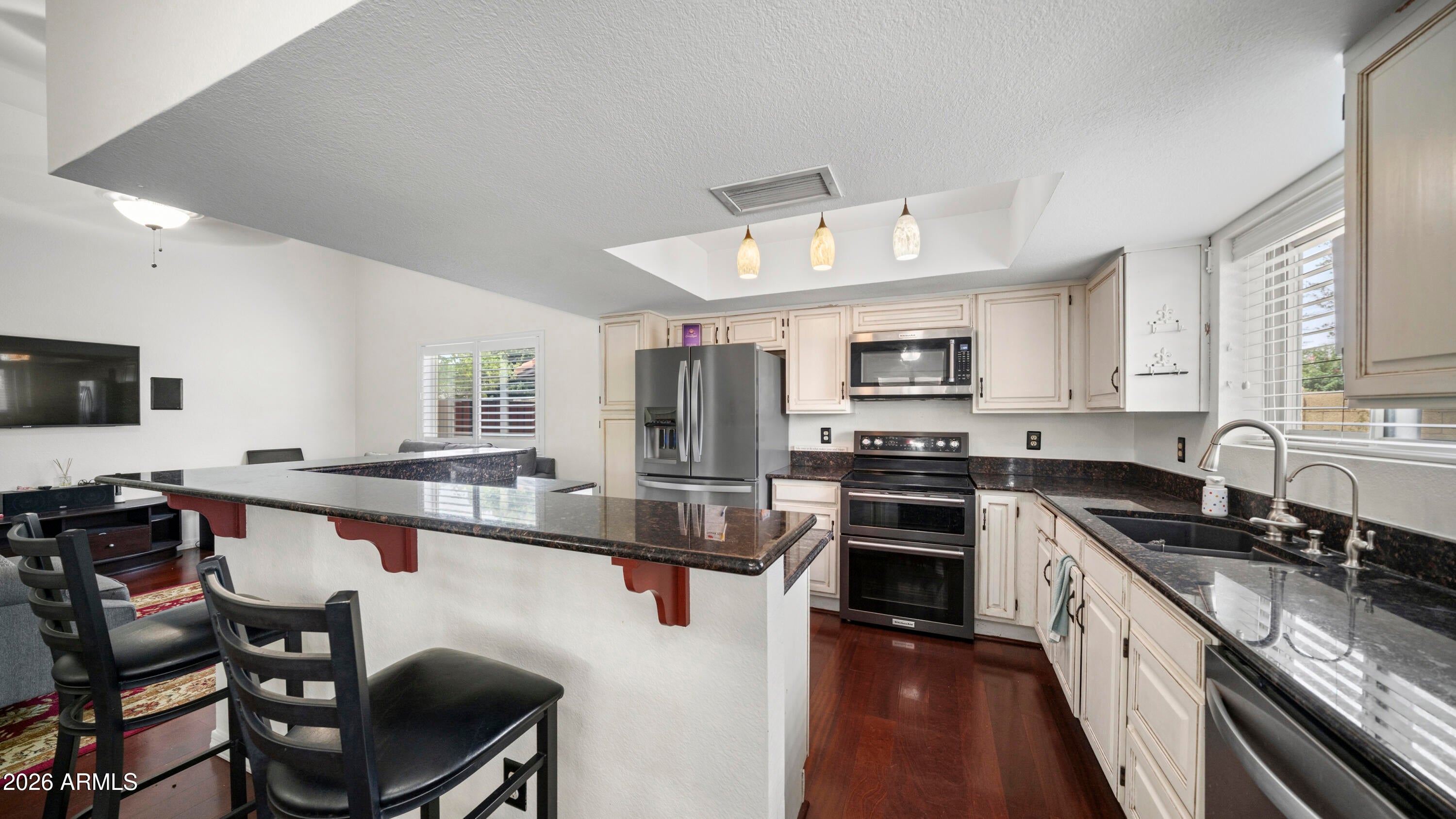 1338 E SUNBURST Lane