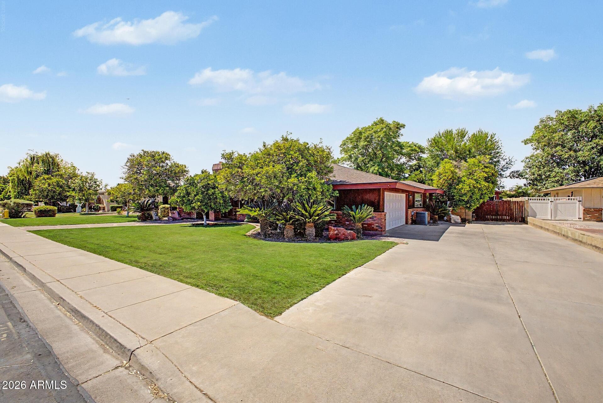 1918 E HUBER Street