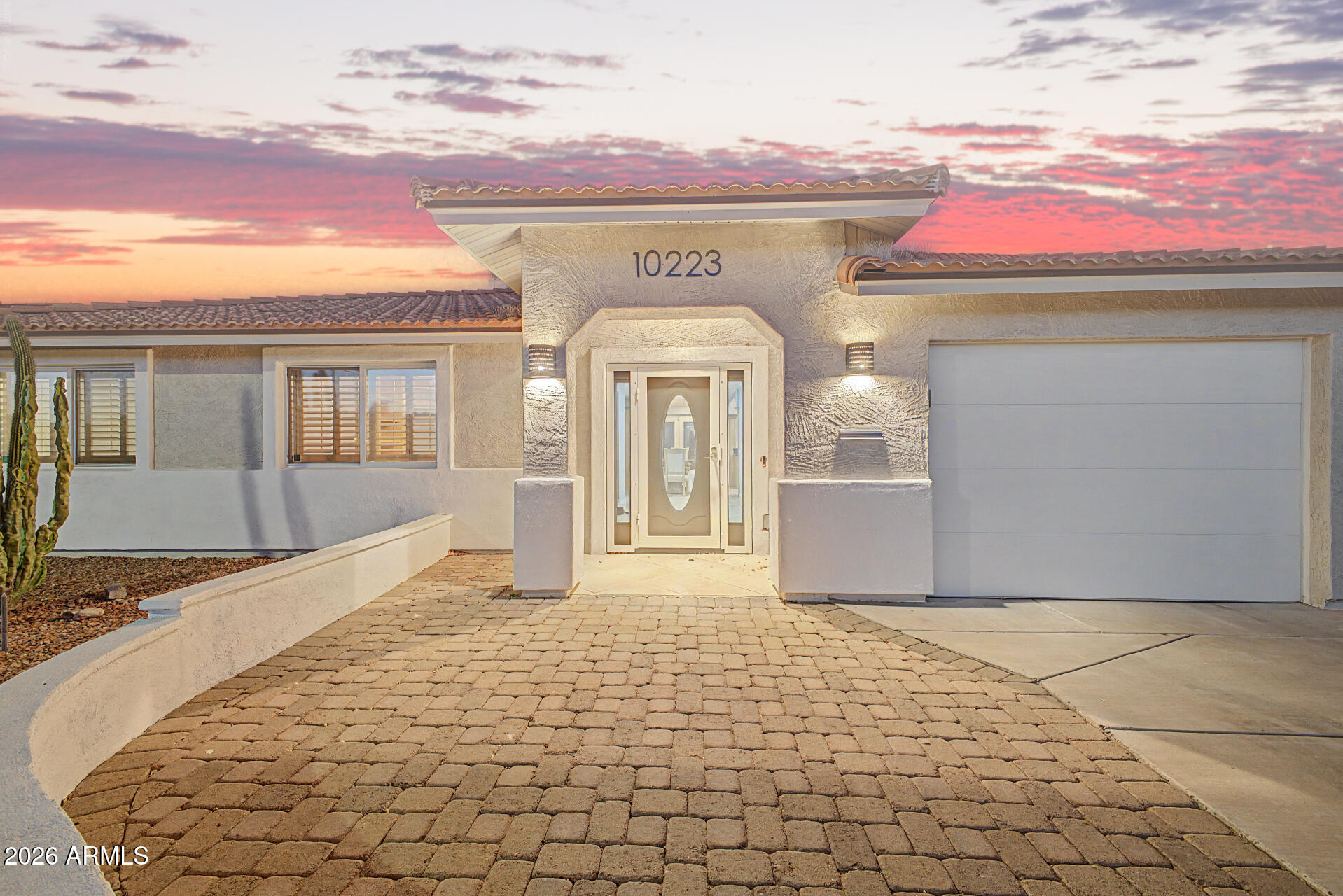 10223 W DESERT HILLS Drive
