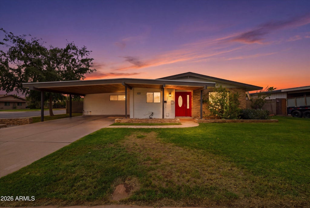 Photo of 3101 W Ocotillo Road, Phoenix, AZ 85017 (MLS # 7071838)