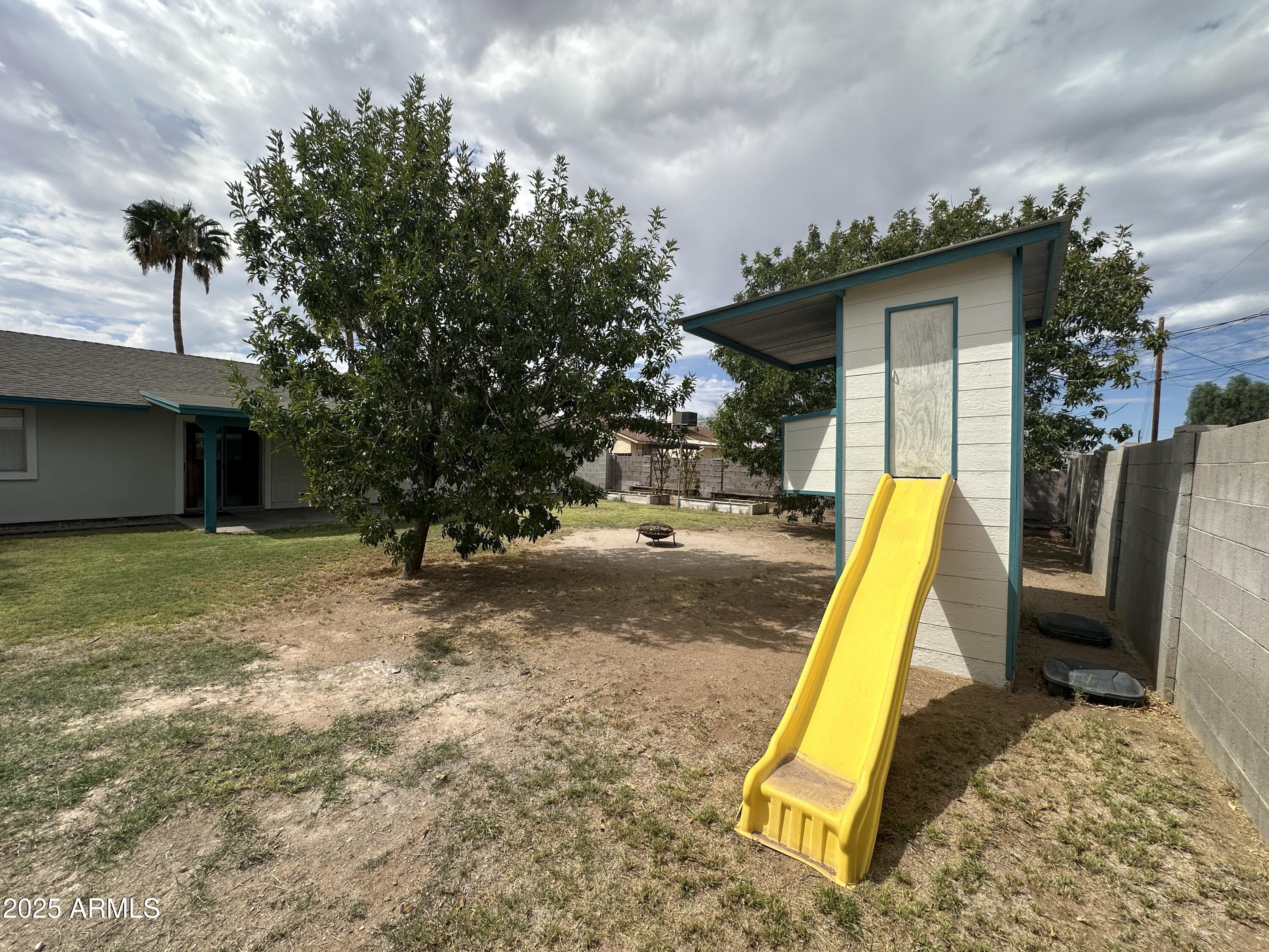660 W 23RD Avenue