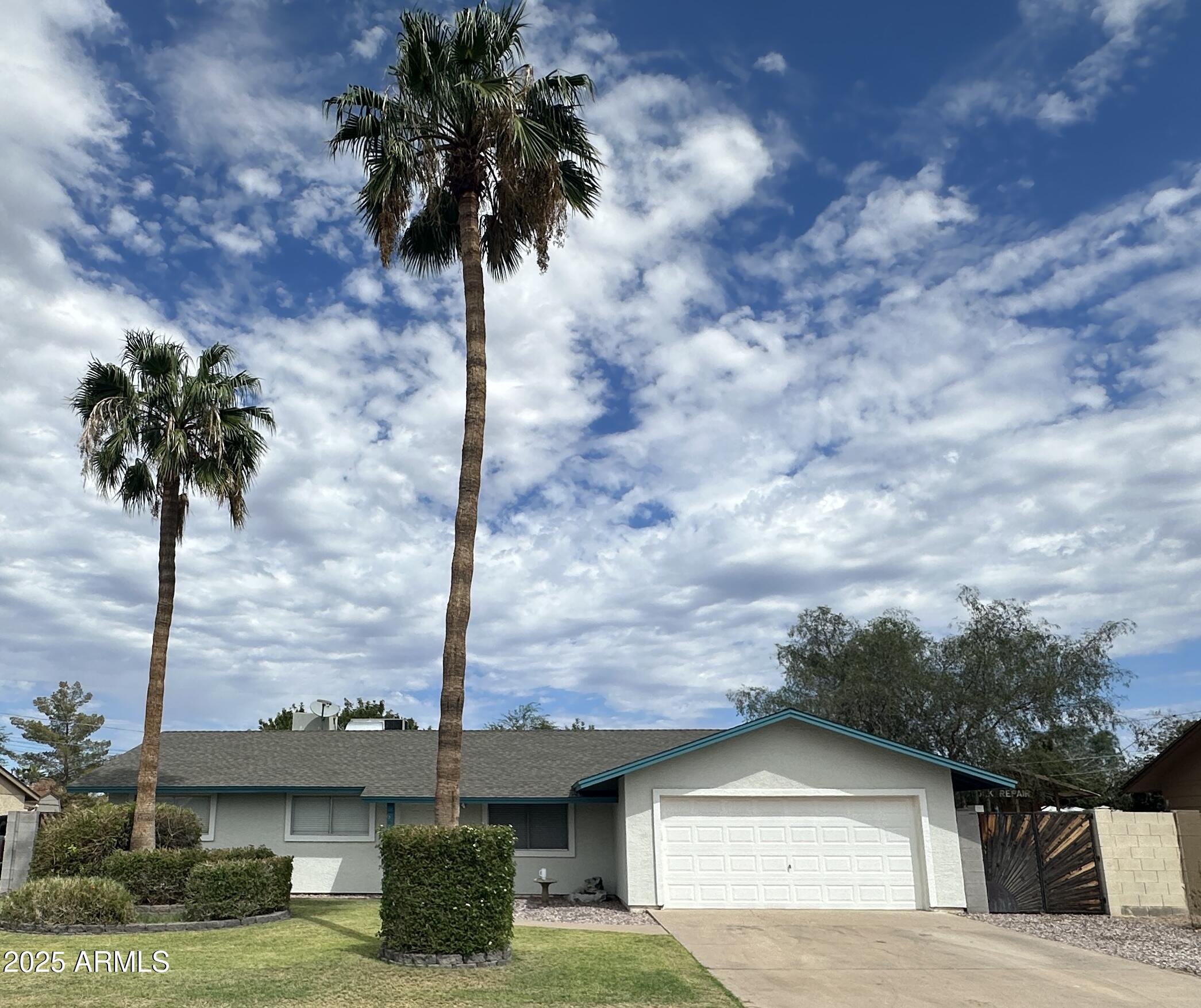 660 W 23RD Avenue
