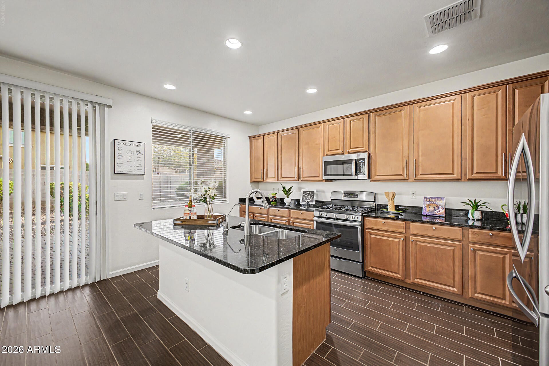 879 E ABERDEEN Drive