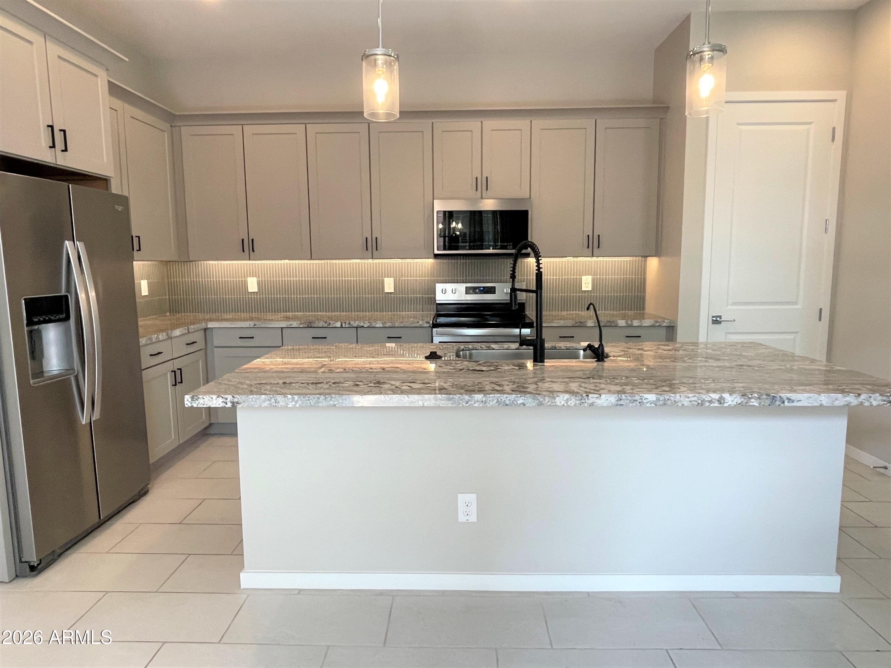 901 S Smith Road 1047