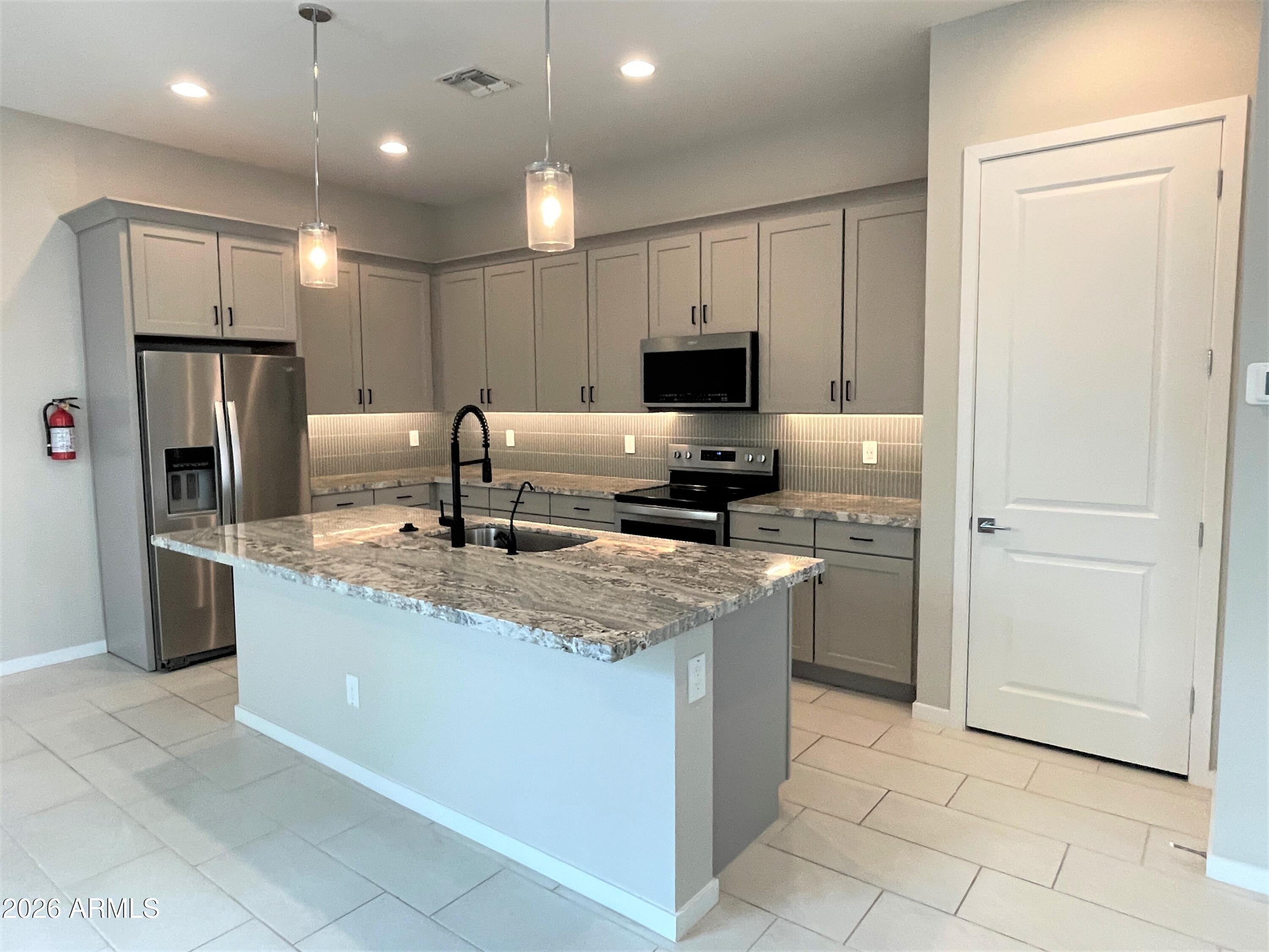 901 S Smith Road 1047