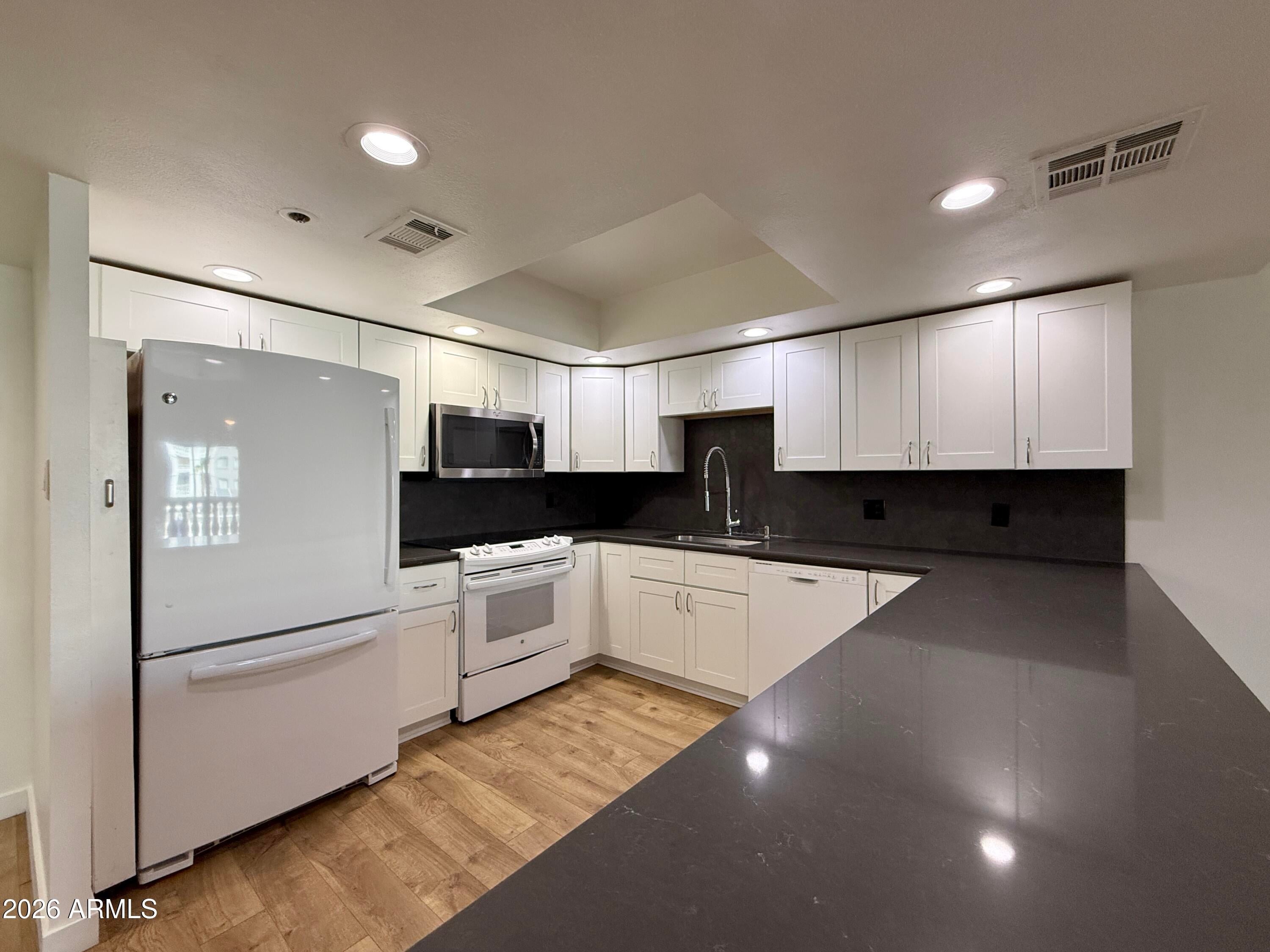 7850 E CAMELBACK Road 209