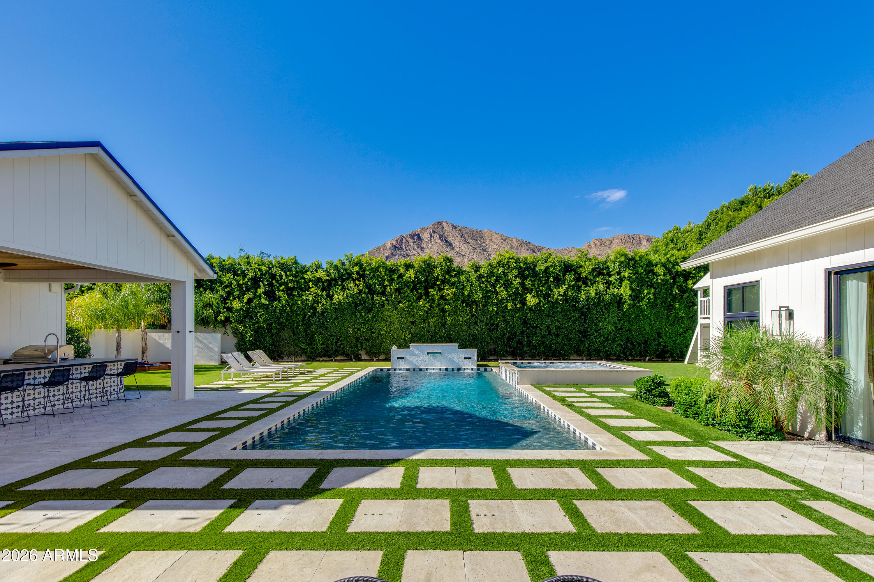 CASA DE CAMELBACK - Residential
