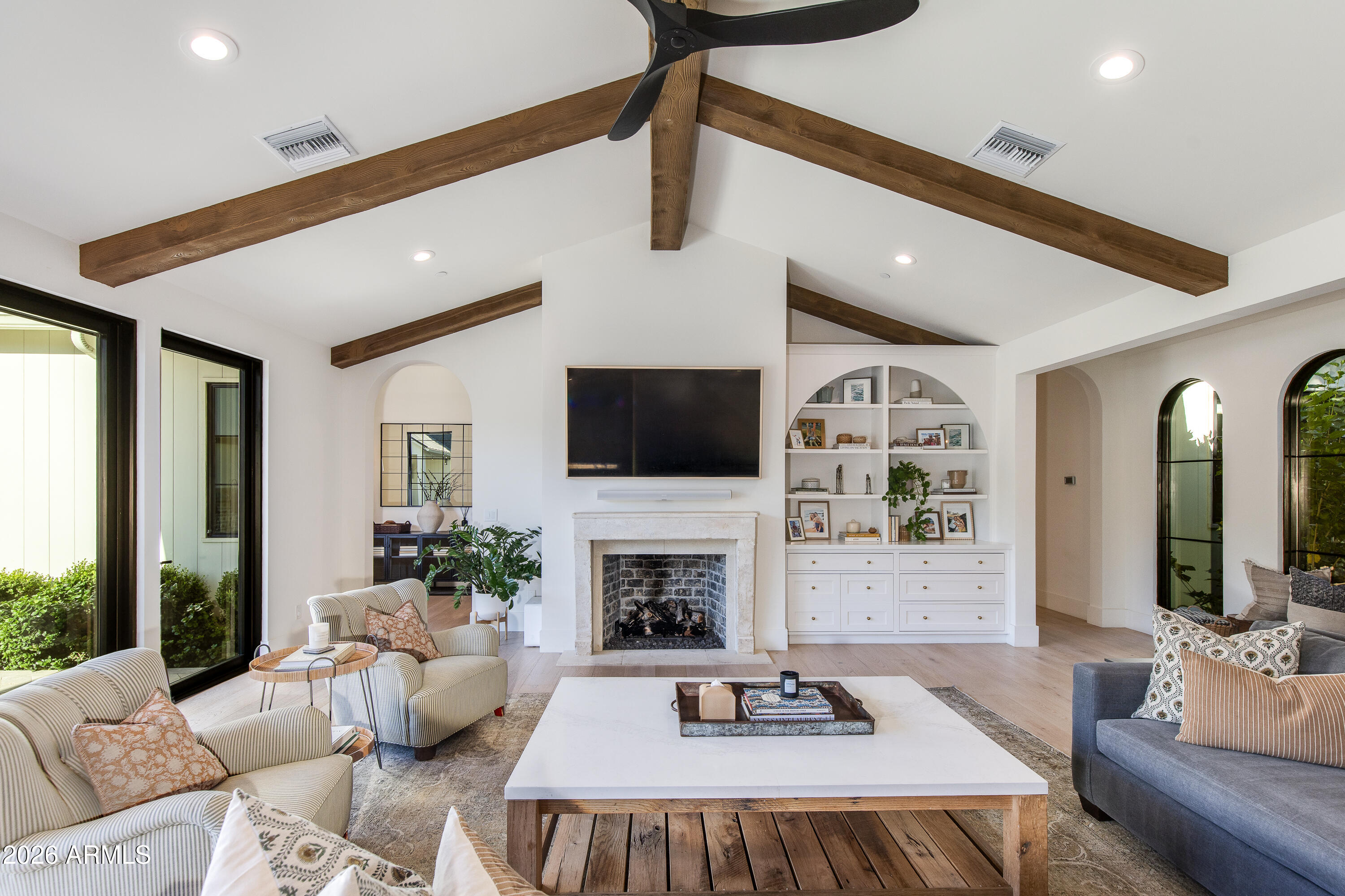 CASA DE CAMELBACK - Residential