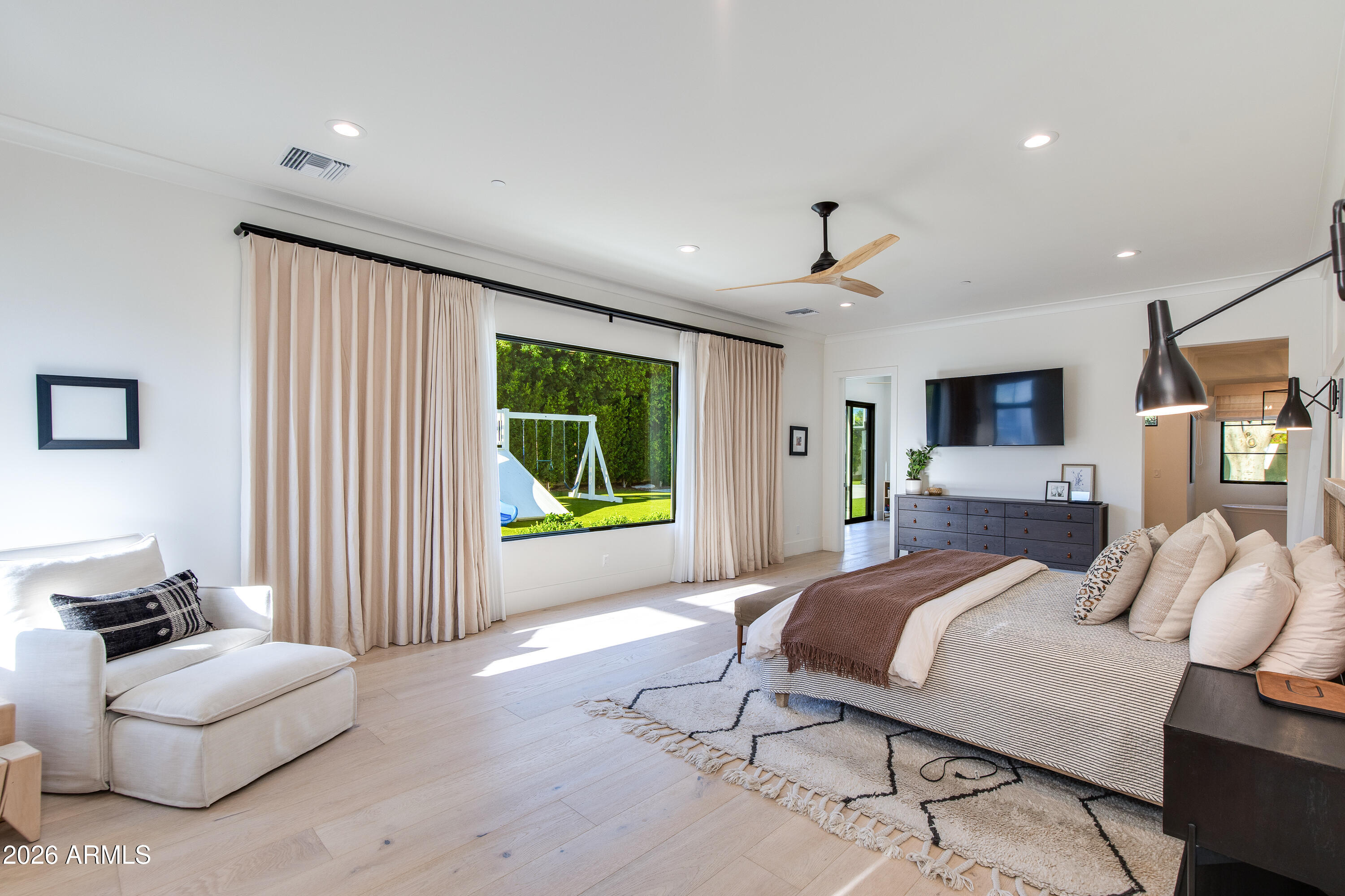 CASA DE CAMELBACK - Residential