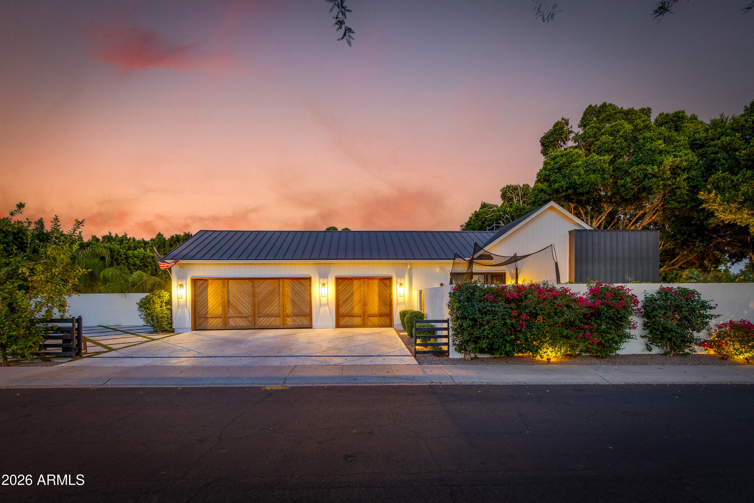 CASA DE CAMELBACK - Residential