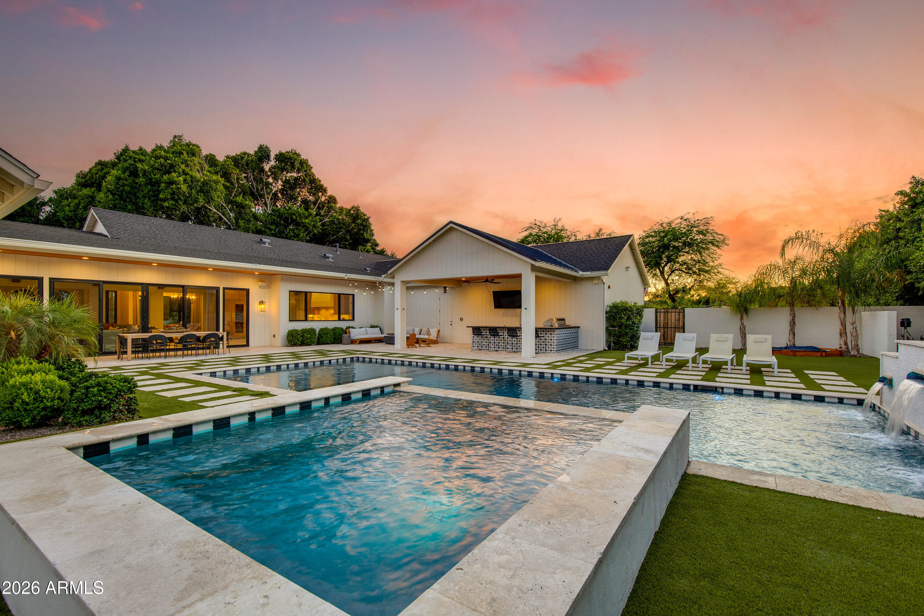 CASA DE CAMELBACK - Residential