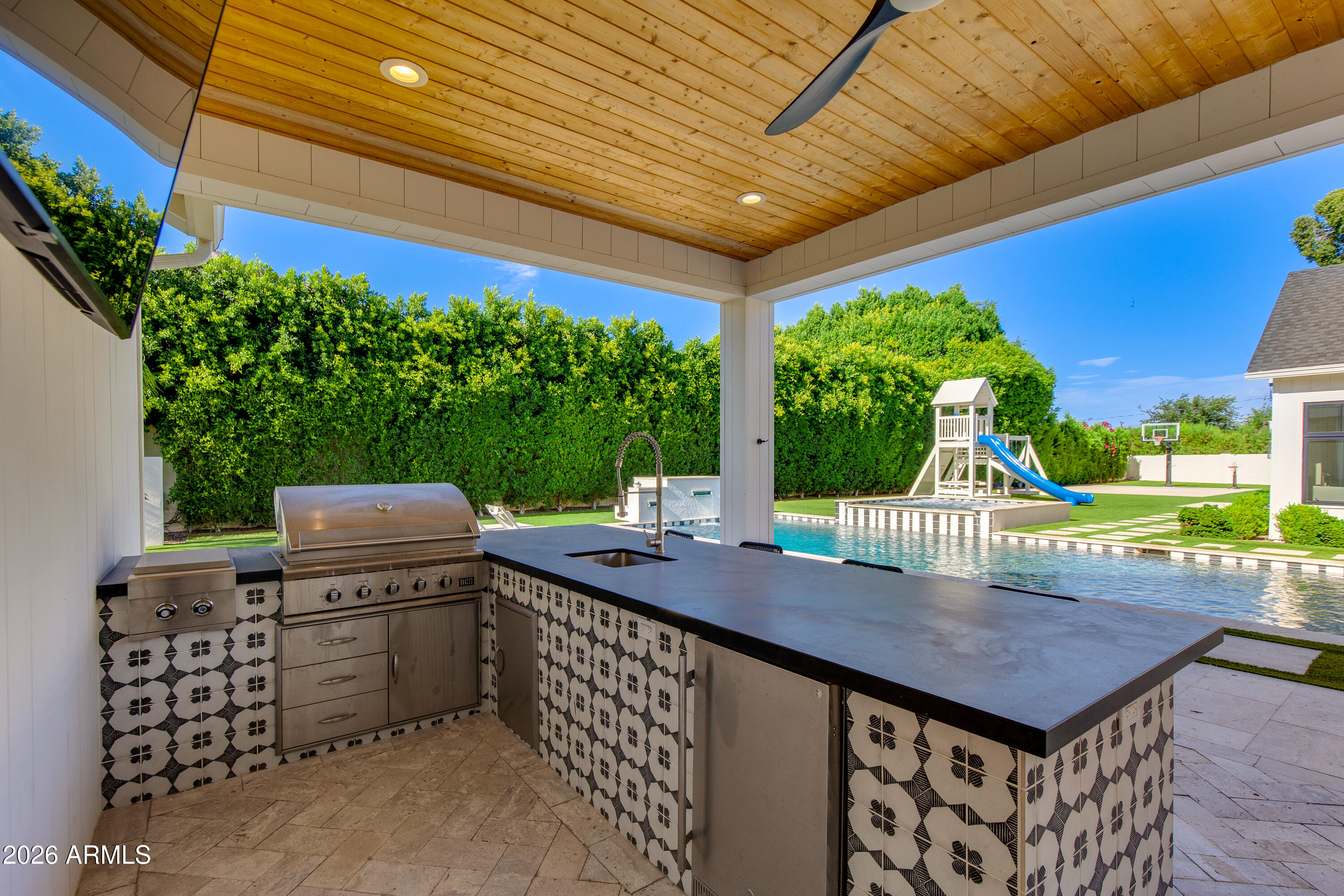 CASA DE CAMELBACK - Residential