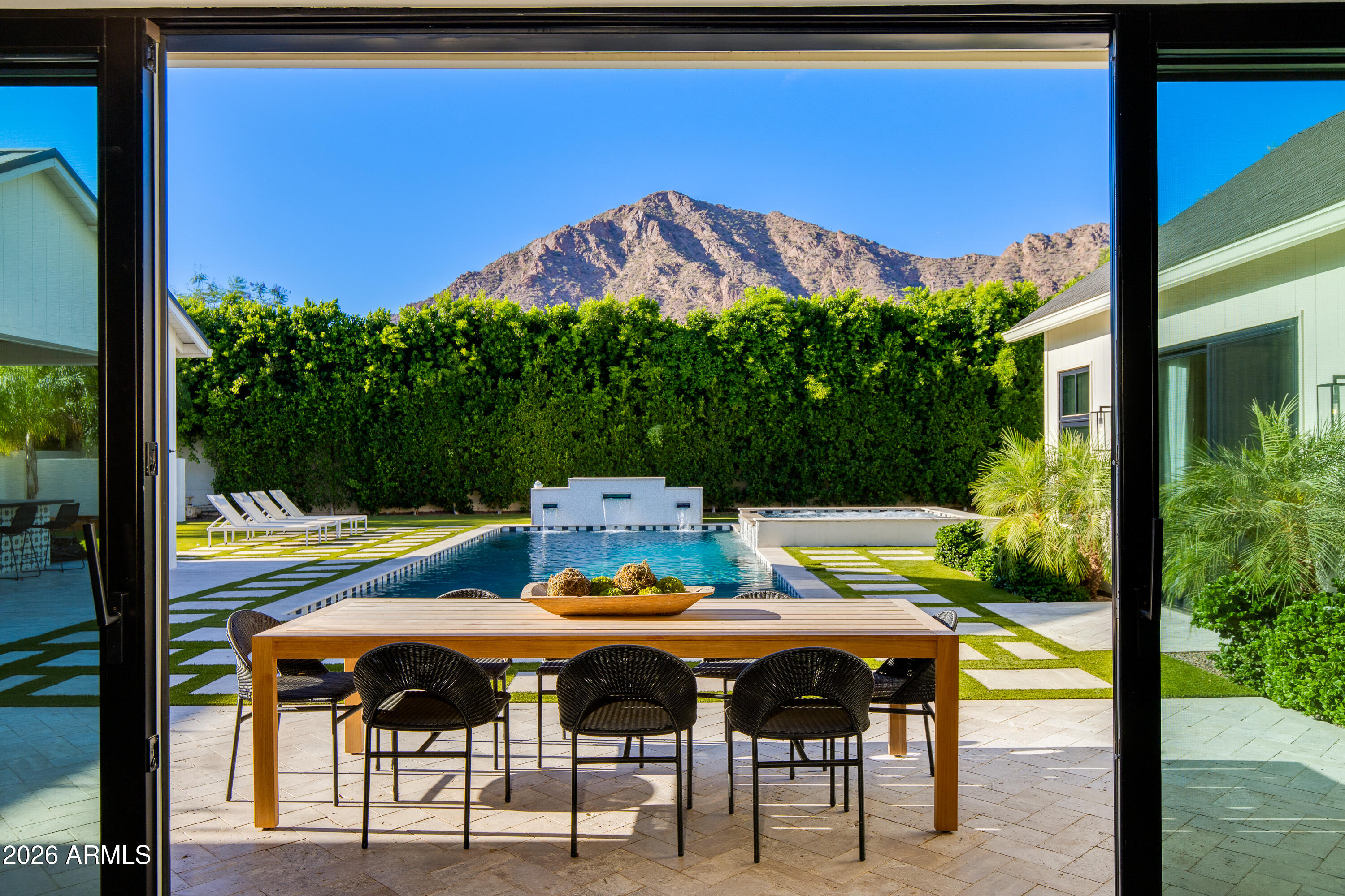 5502 E MARIPOSA Street